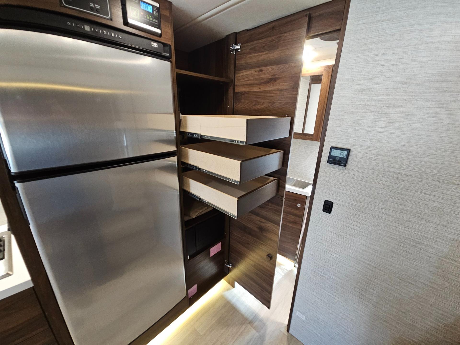 2021 Winnebago Industries 2021 Winnebago Industries View - thumbnail 24