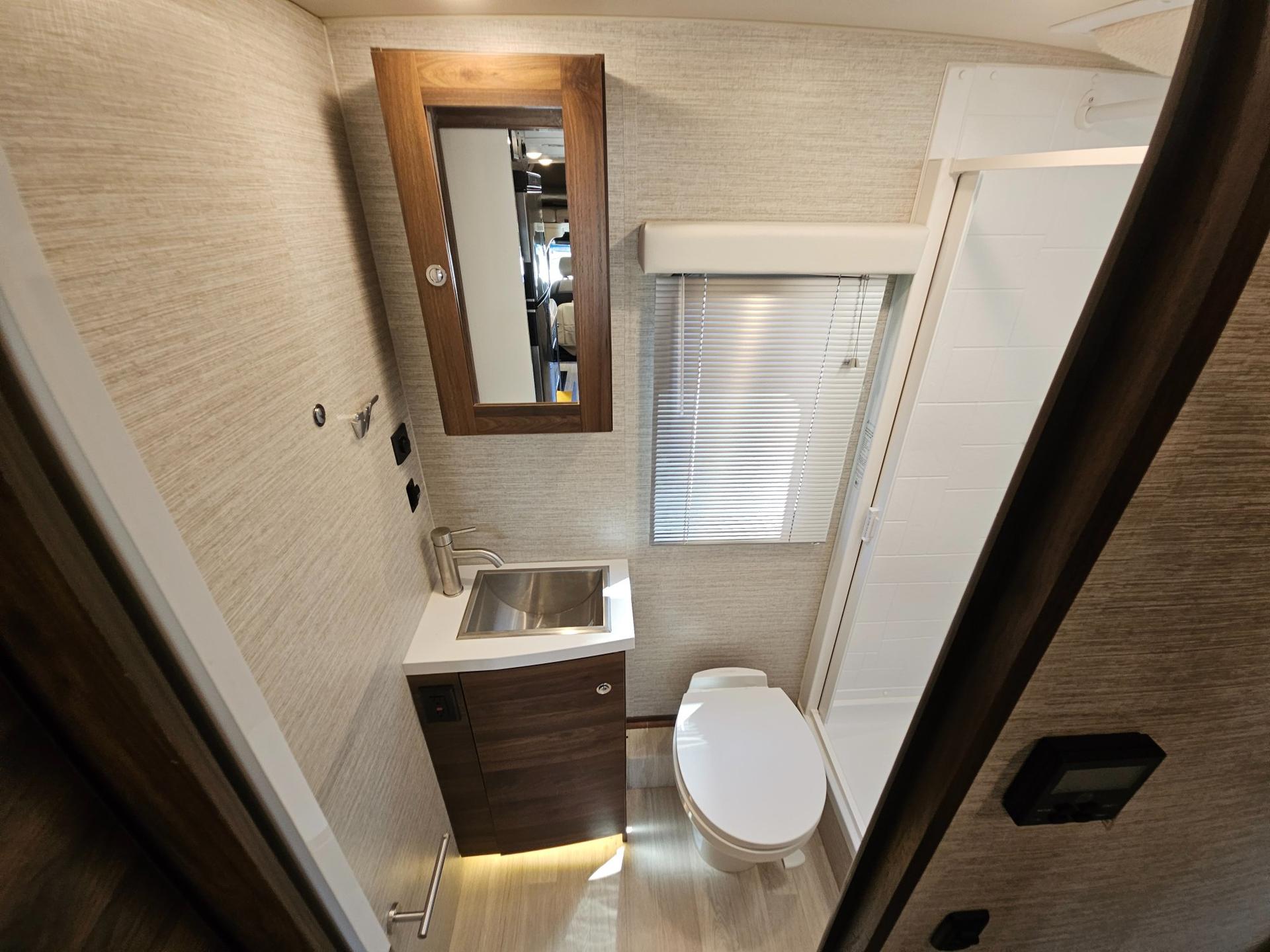 2021 Winnebago Industries 2021 Winnebago Industries View - thumbnail 25