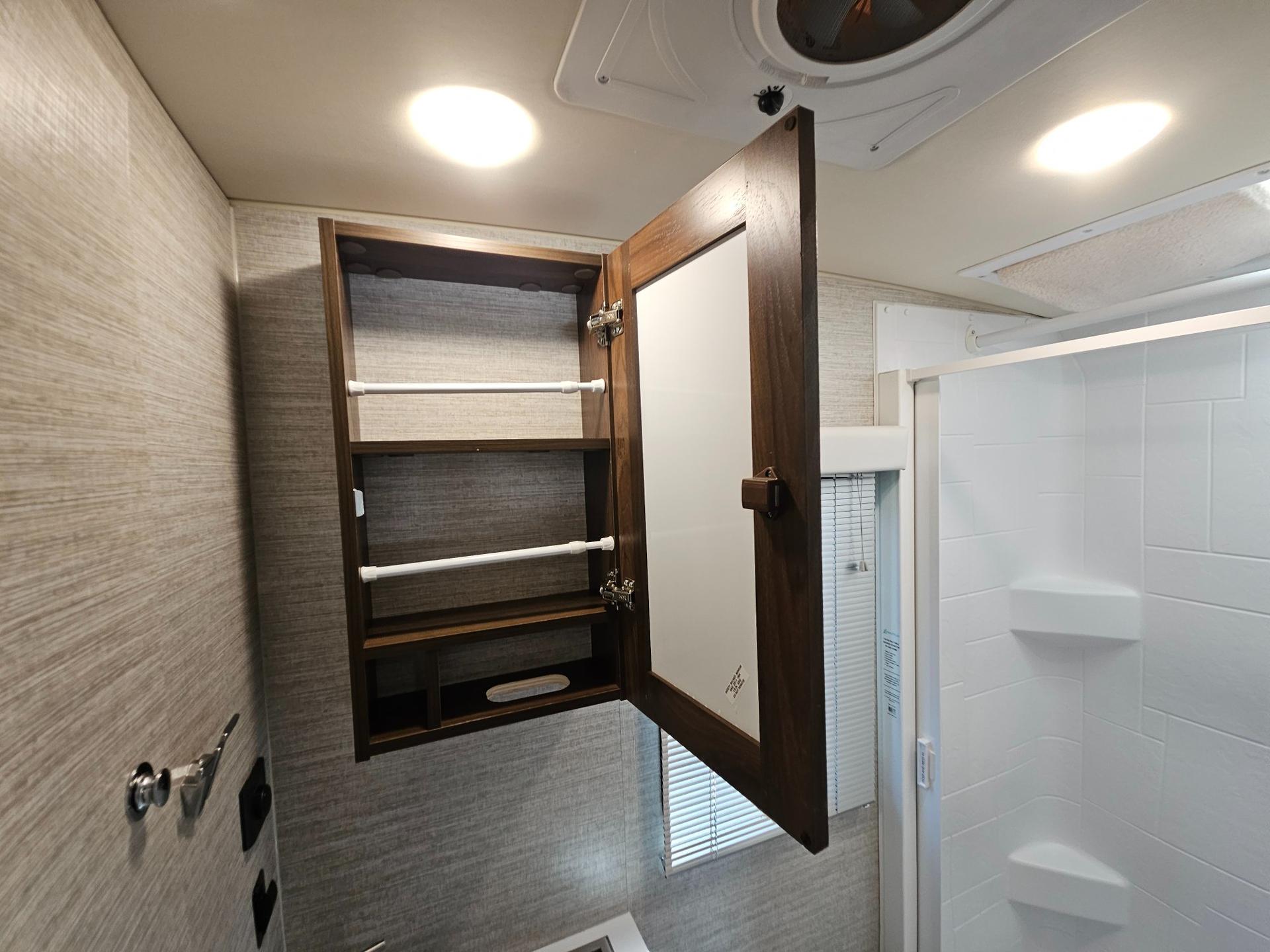2021 Winnebago Industries 2021 Winnebago Industries View - thumbnail 29
