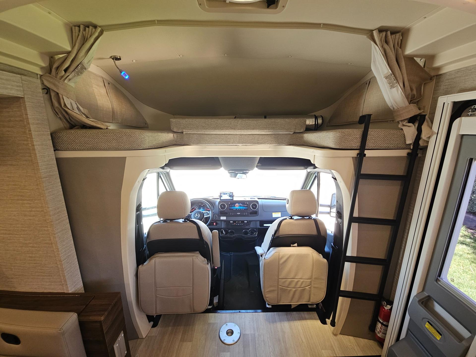 2021 Winnebago Industries 2021 Winnebago Industries View - thumbnail 32
