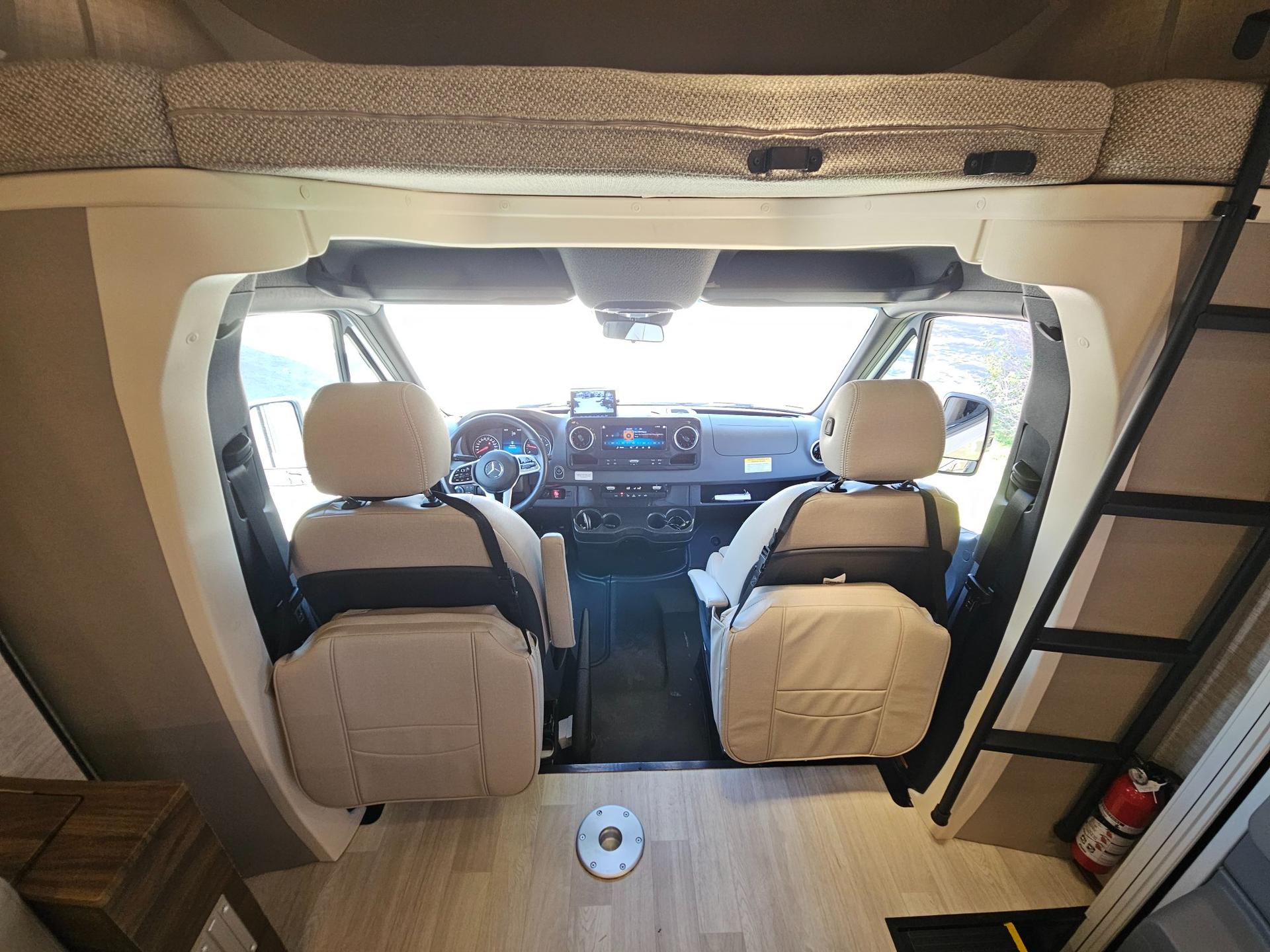 2021 Winnebago Industries 2021 Winnebago Industries View - thumbnail 34