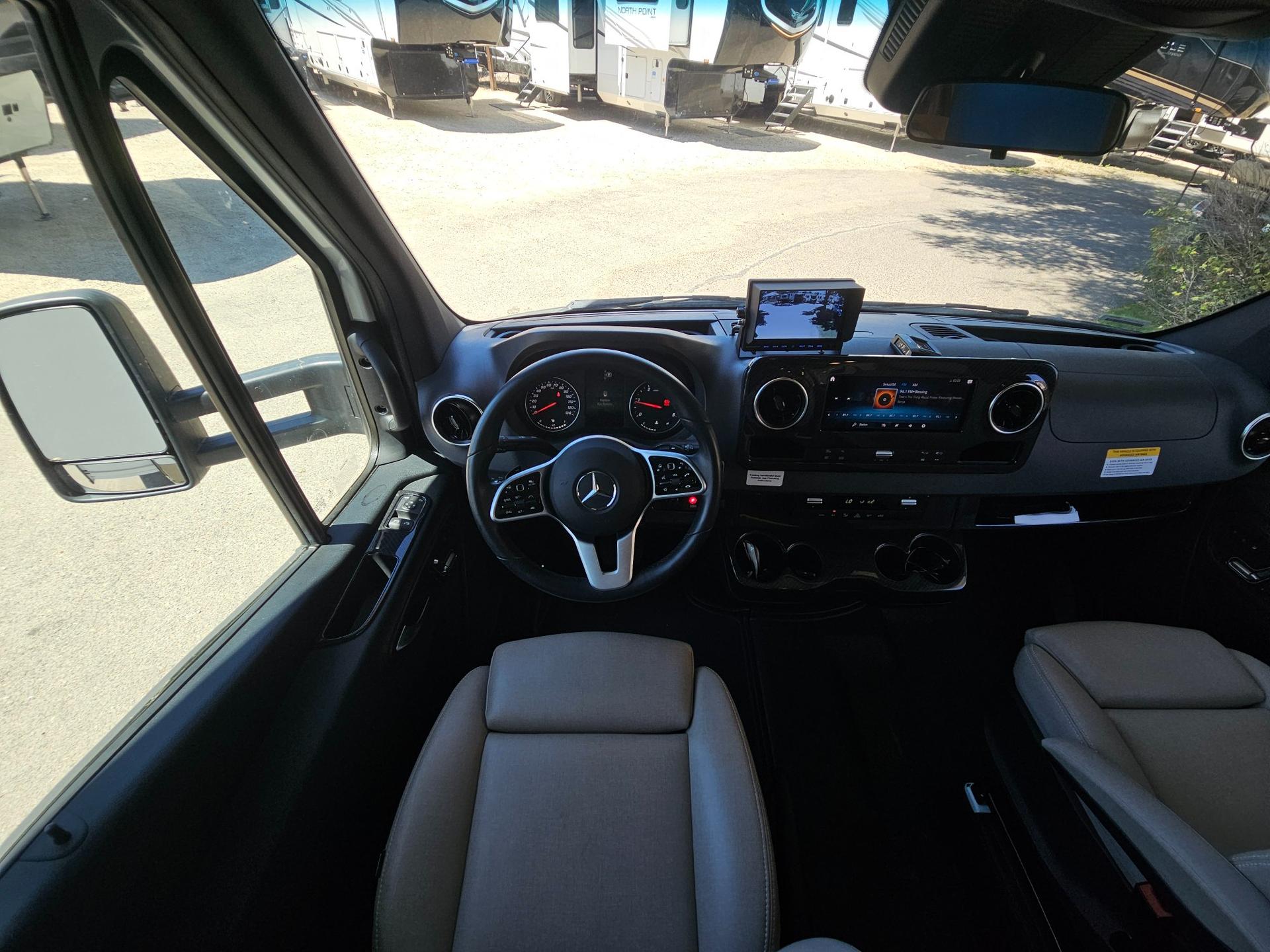 2021 Winnebago Industries 2021 Winnebago Industries View - thumbnail 37