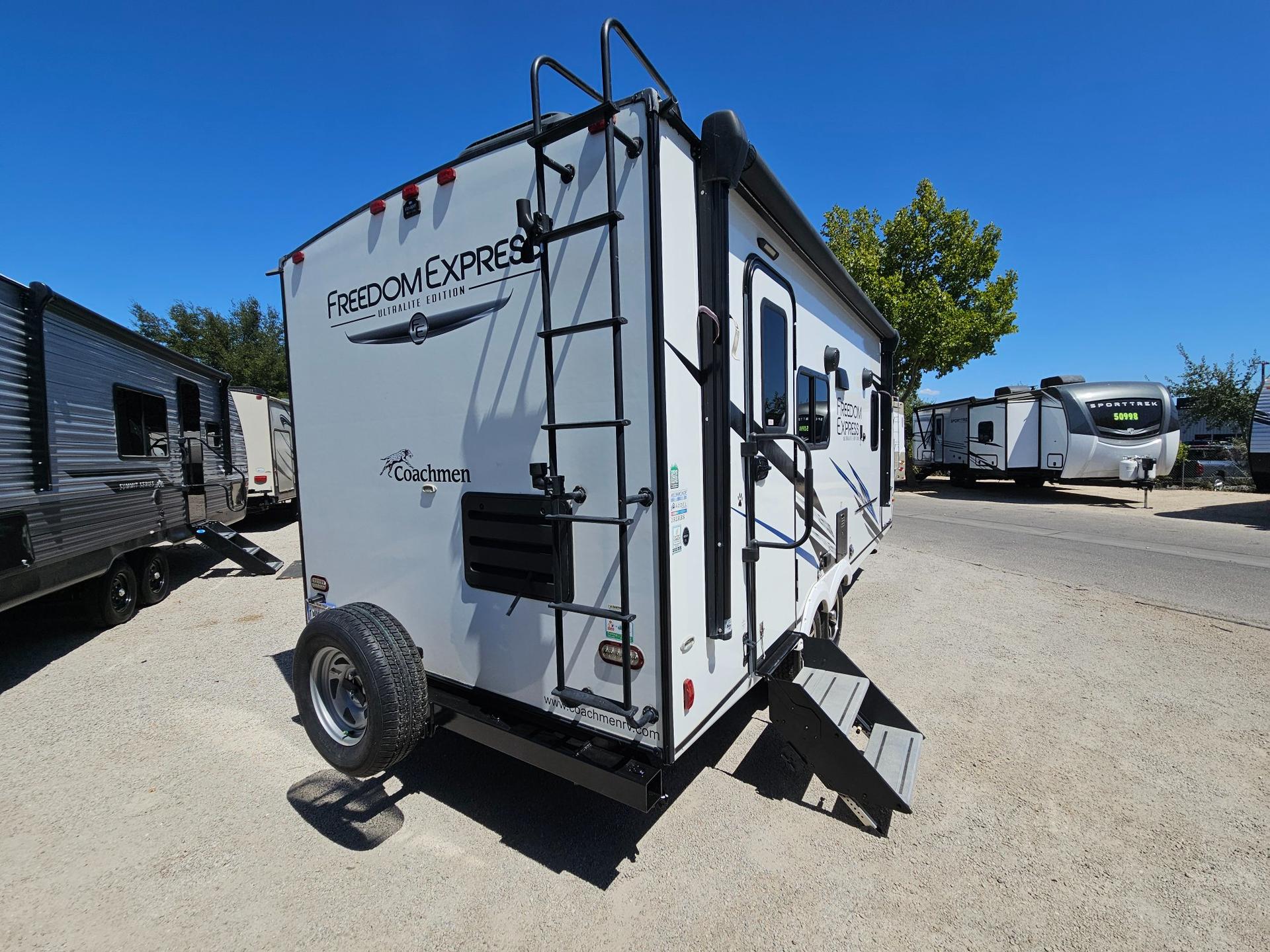 2022 Coachmen 2022 Coachmen Freedom Express Ultra Lite Series - thumbnail 3