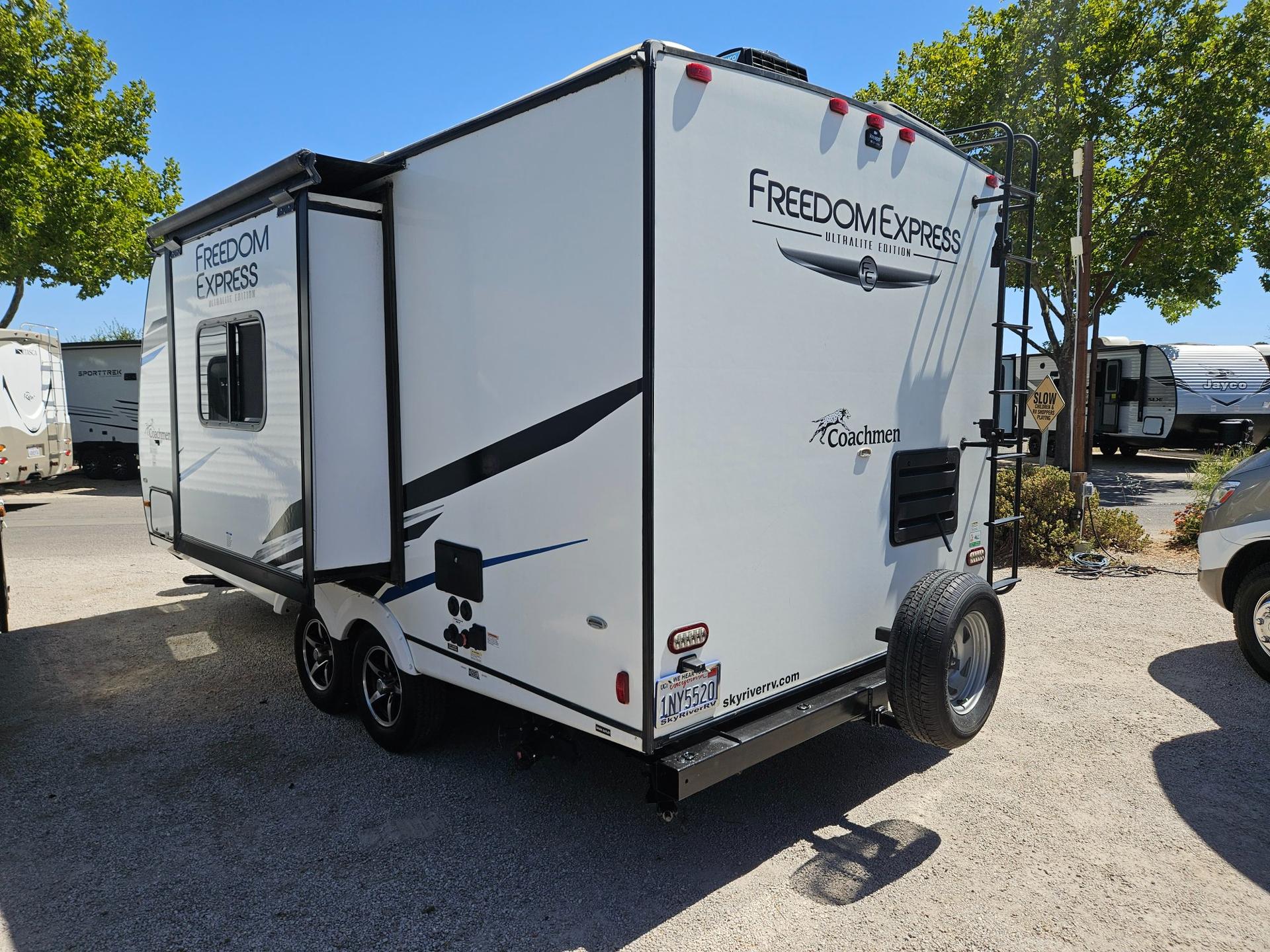 2022 Coachmen 2022 Coachmen Freedom Express Ultra Lite Series - thumbnail 4