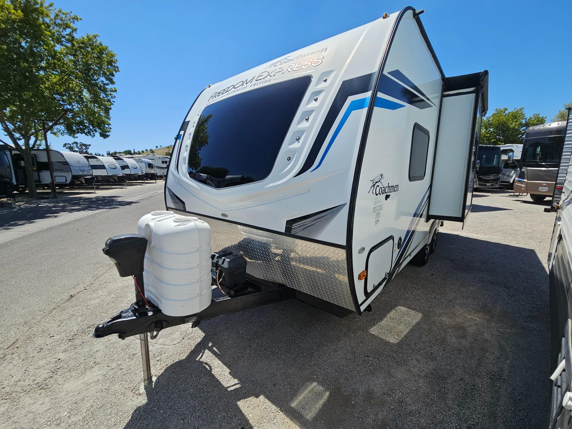 2022 Coachmen 2022 Coachmen Freedom Express Ultra Lite Series - thumbnail 5