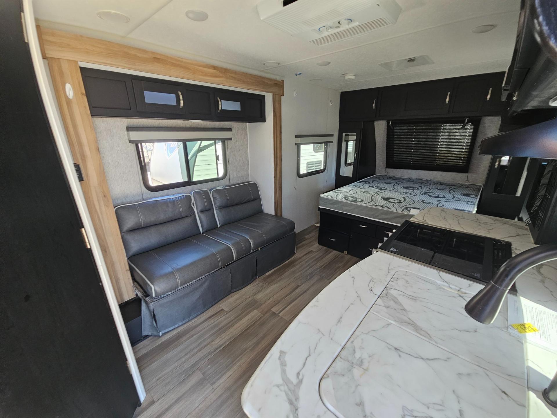 2022 Coachmen 2022 Coachmen Freedom Express Ultra Lite Series - thumbnail 6