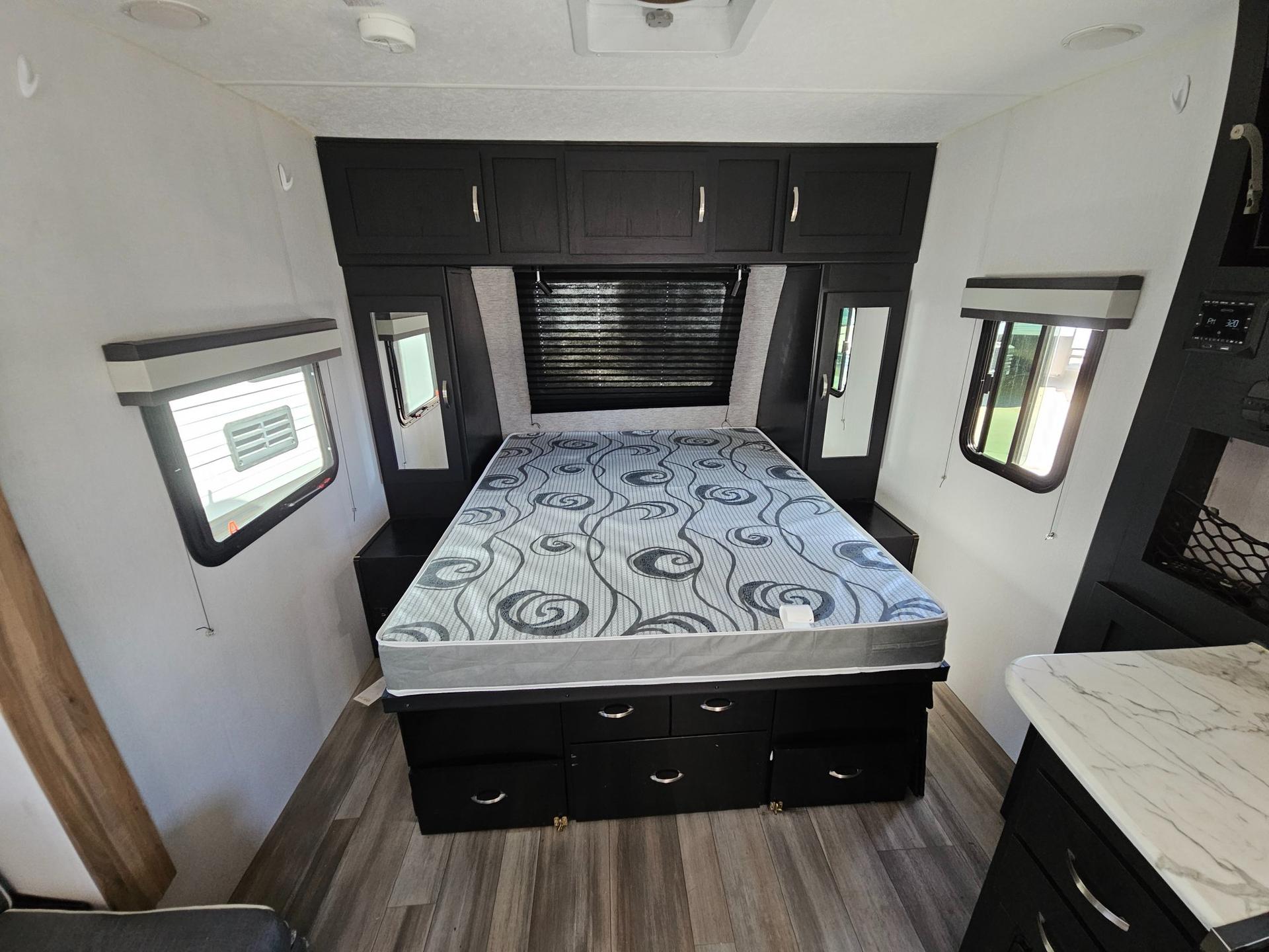 2022 Coachmen 2022 Coachmen Freedom Express Ultra Lite Series - thumbnail 10