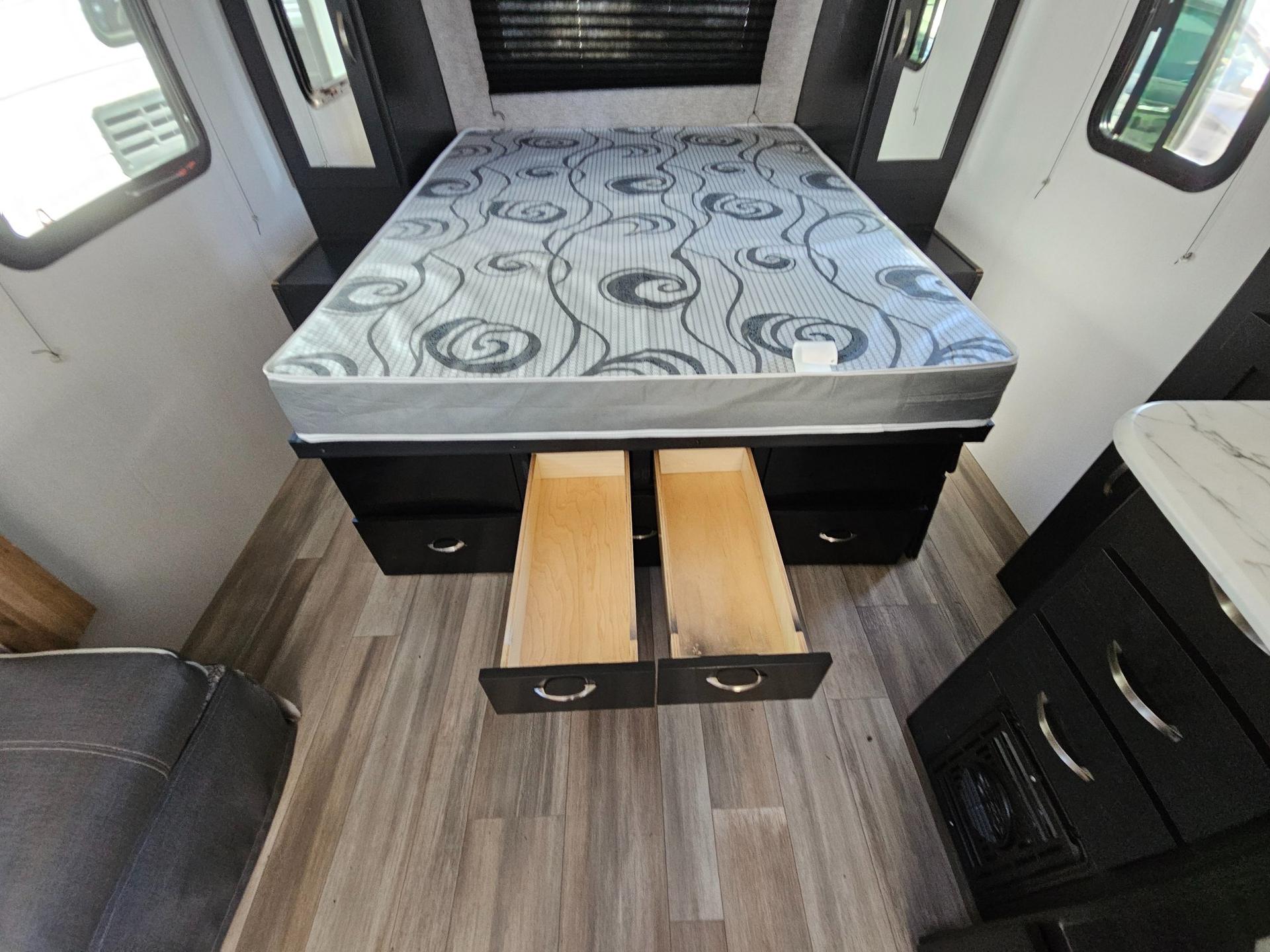 2022 Coachmen 2022 Coachmen Freedom Express Ultra Lite Series - thumbnail 11