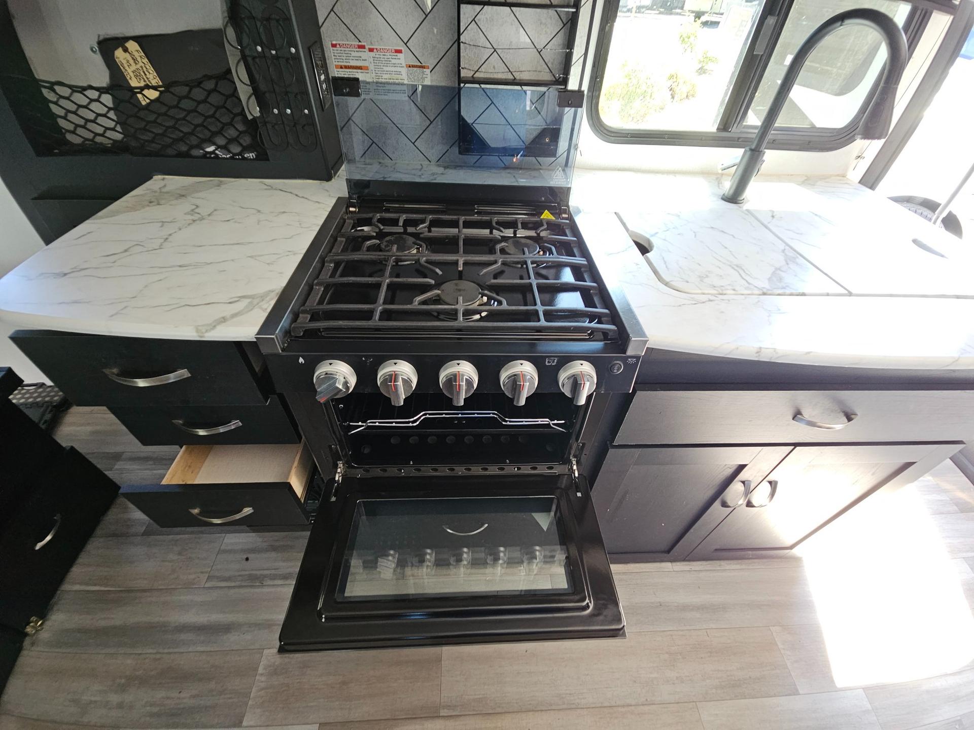 2022 Coachmen 2022 Coachmen Freedom Express Ultra Lite Series - thumbnail 19