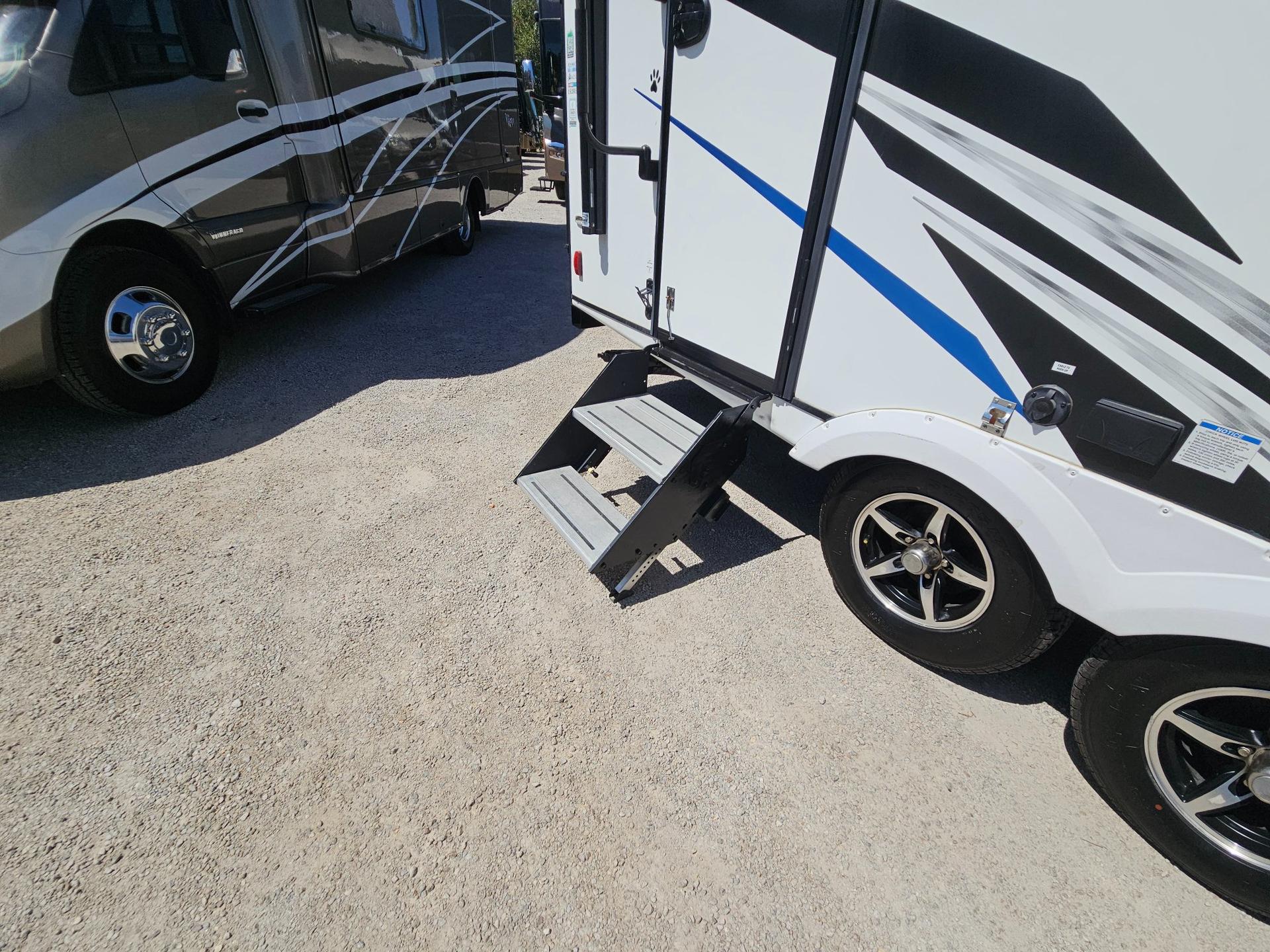 2022 Coachmen 2022 Coachmen Freedom Express Ultra Lite Series - thumbnail 35