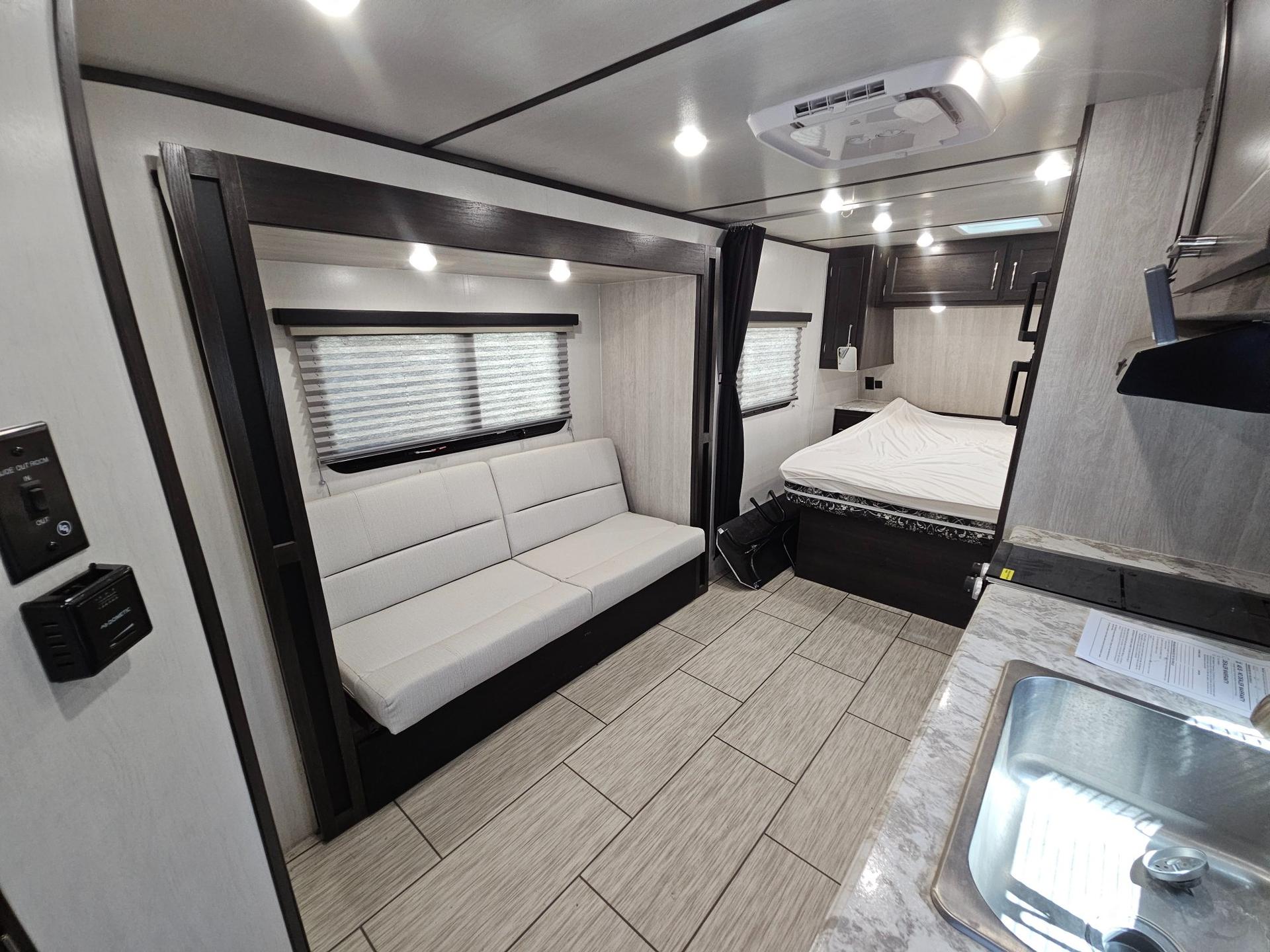 2023 Genesis Supreme 2023 Genesis Supreme Surfside Limited - thumbnail 6