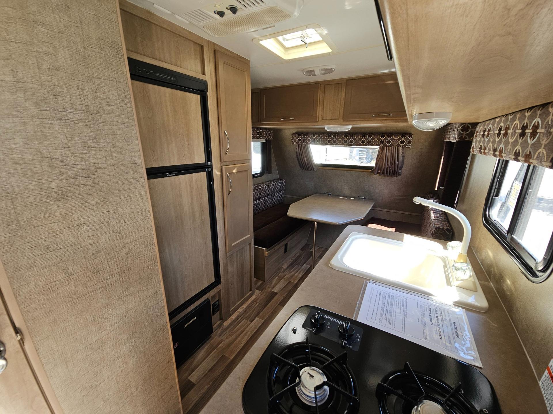 2016 Pacific Coachworks 2016 Pacific Coachworks Econ - thumbnail 5