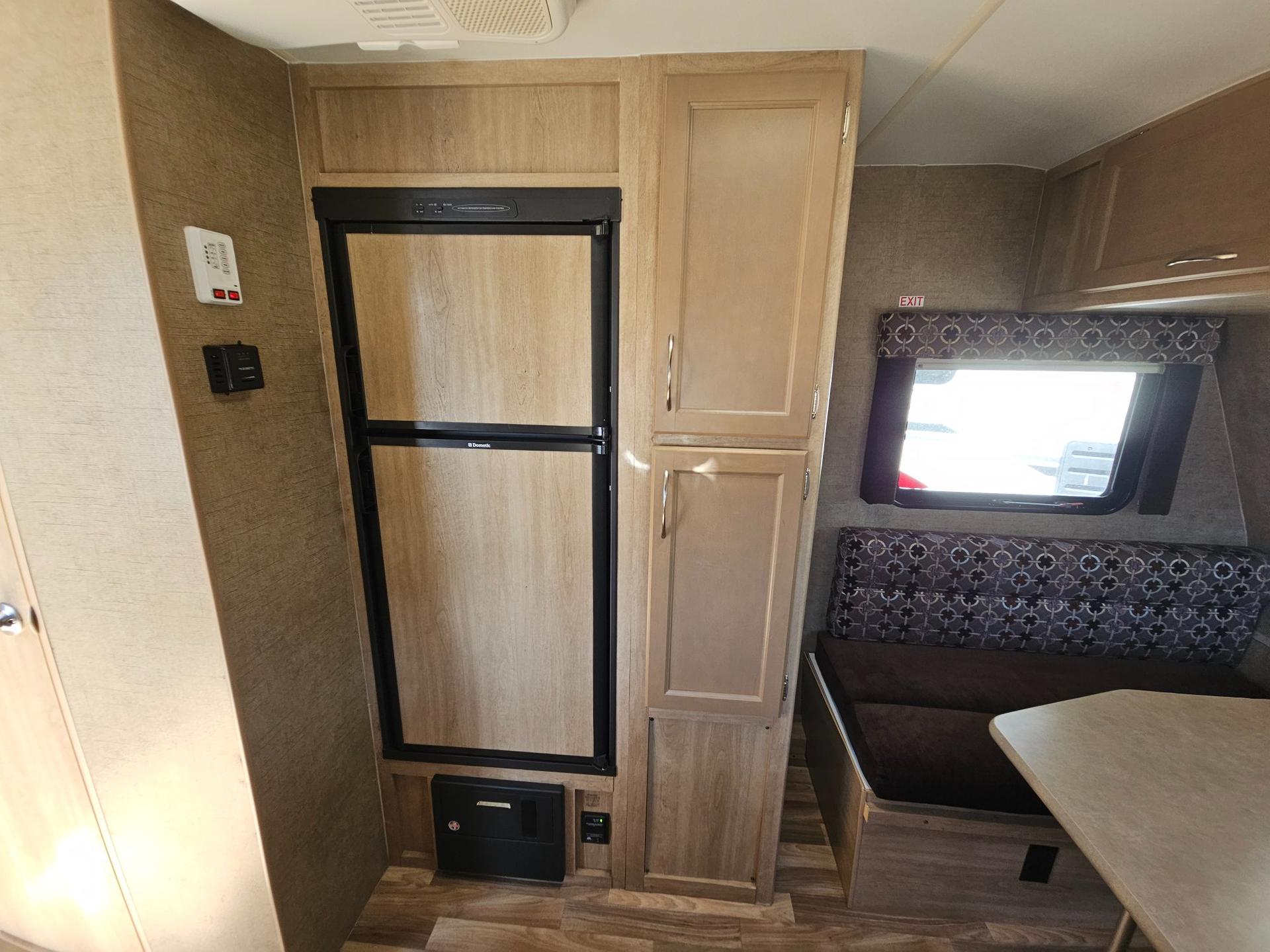 2016 Pacific Coachworks 2016 Pacific Coachworks Econ - thumbnail 9