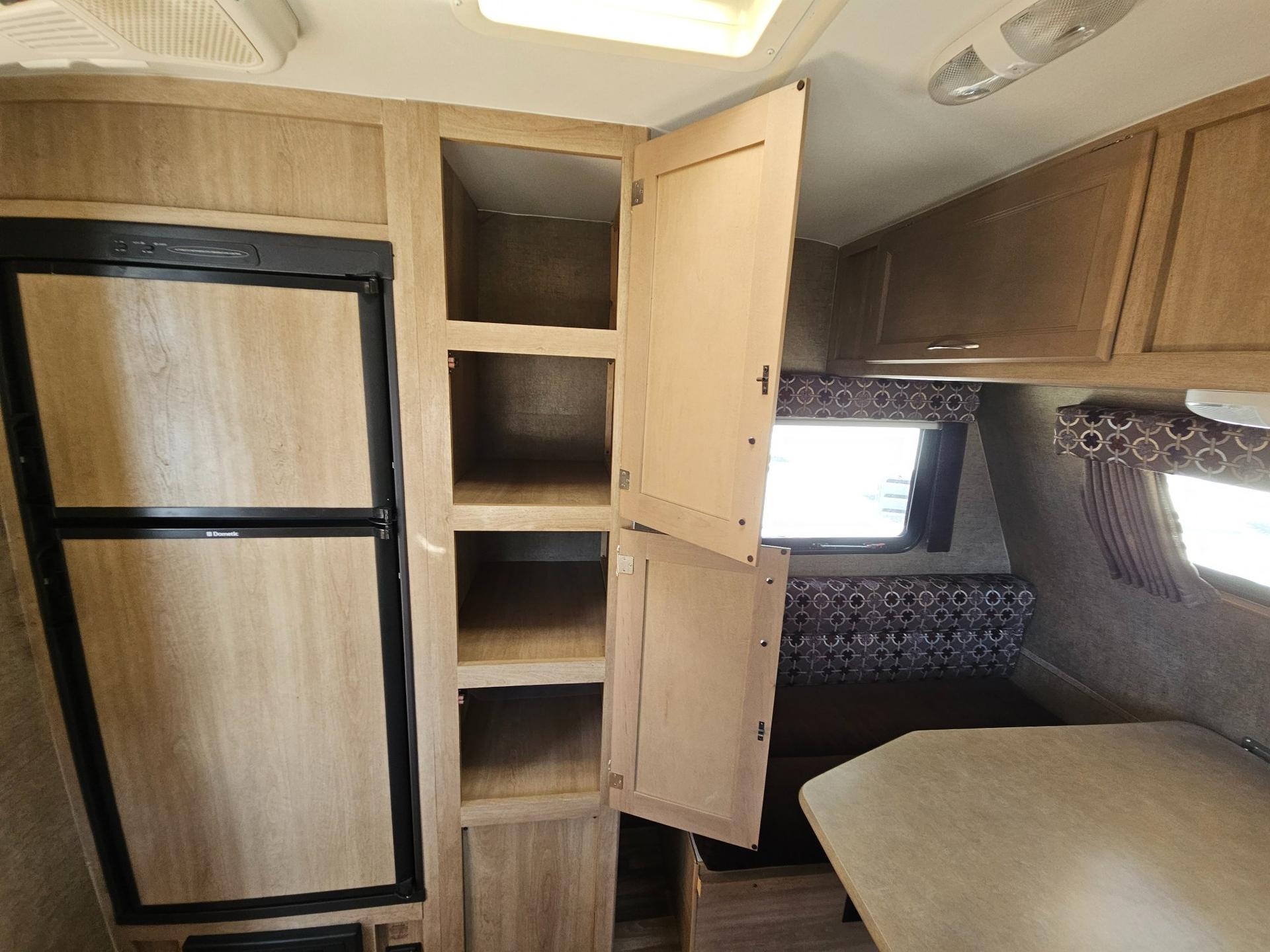 2016 Pacific Coachworks 2016 Pacific Coachworks Econ - thumbnail 10