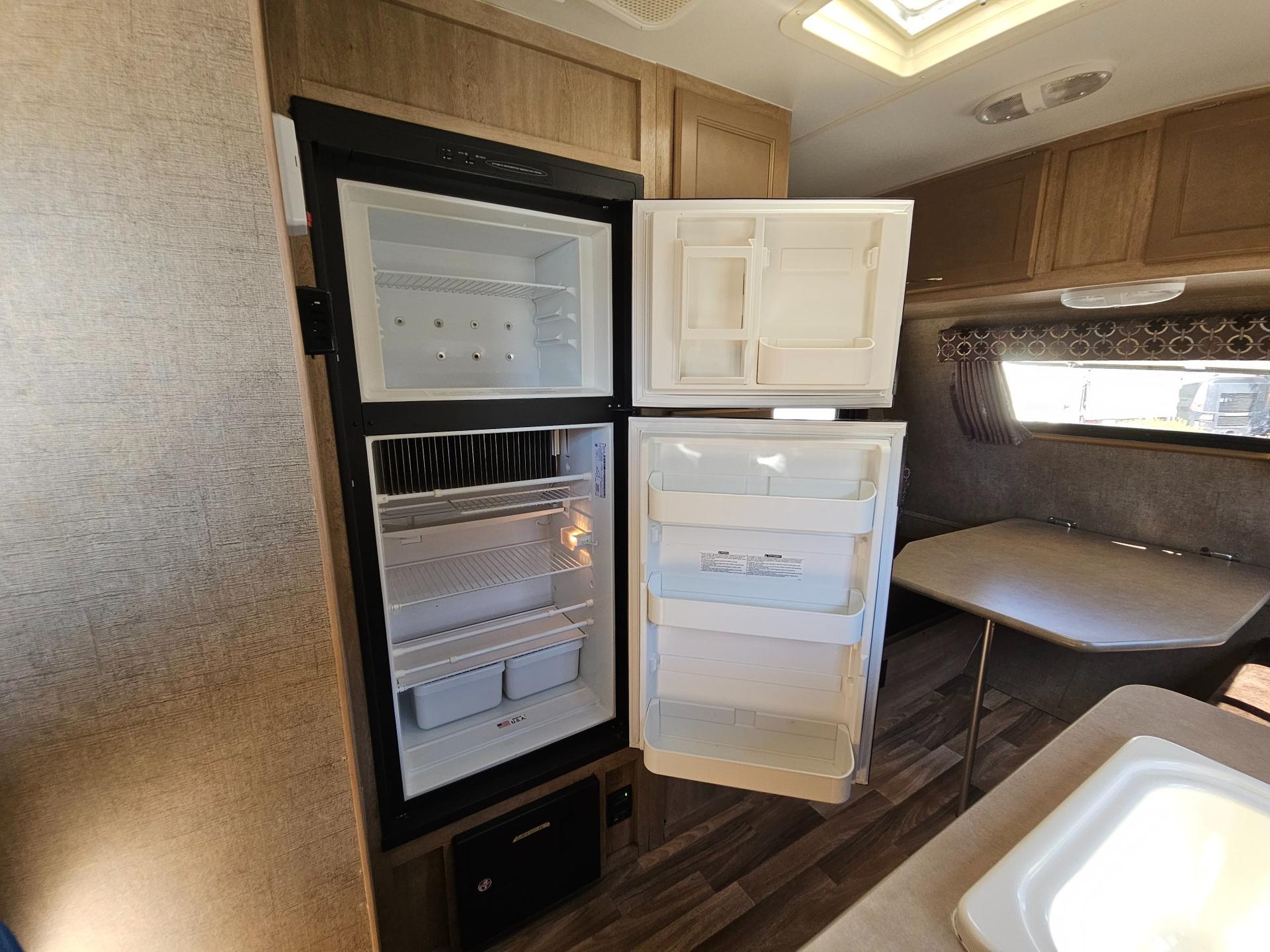 2016 Pacific Coachworks 2016 Pacific Coachworks Econ - thumbnail 11