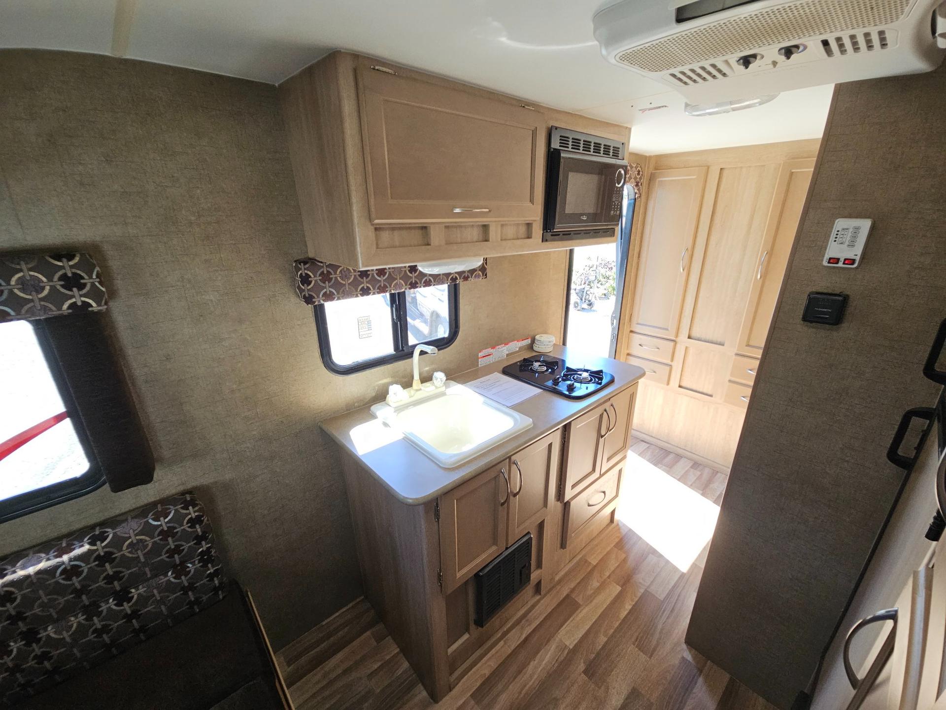 2016 Pacific Coachworks 2016 Pacific Coachworks Econ - thumbnail 12