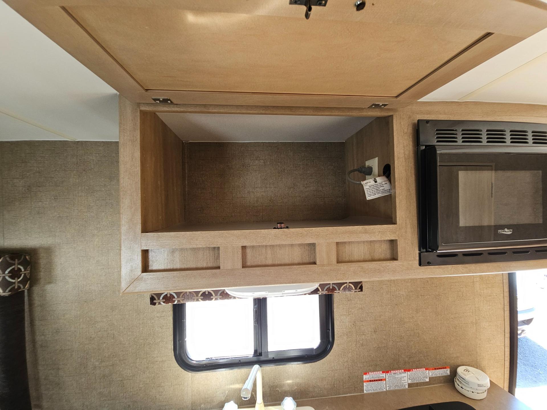2016 Pacific Coachworks 2016 Pacific Coachworks Econ - thumbnail 13