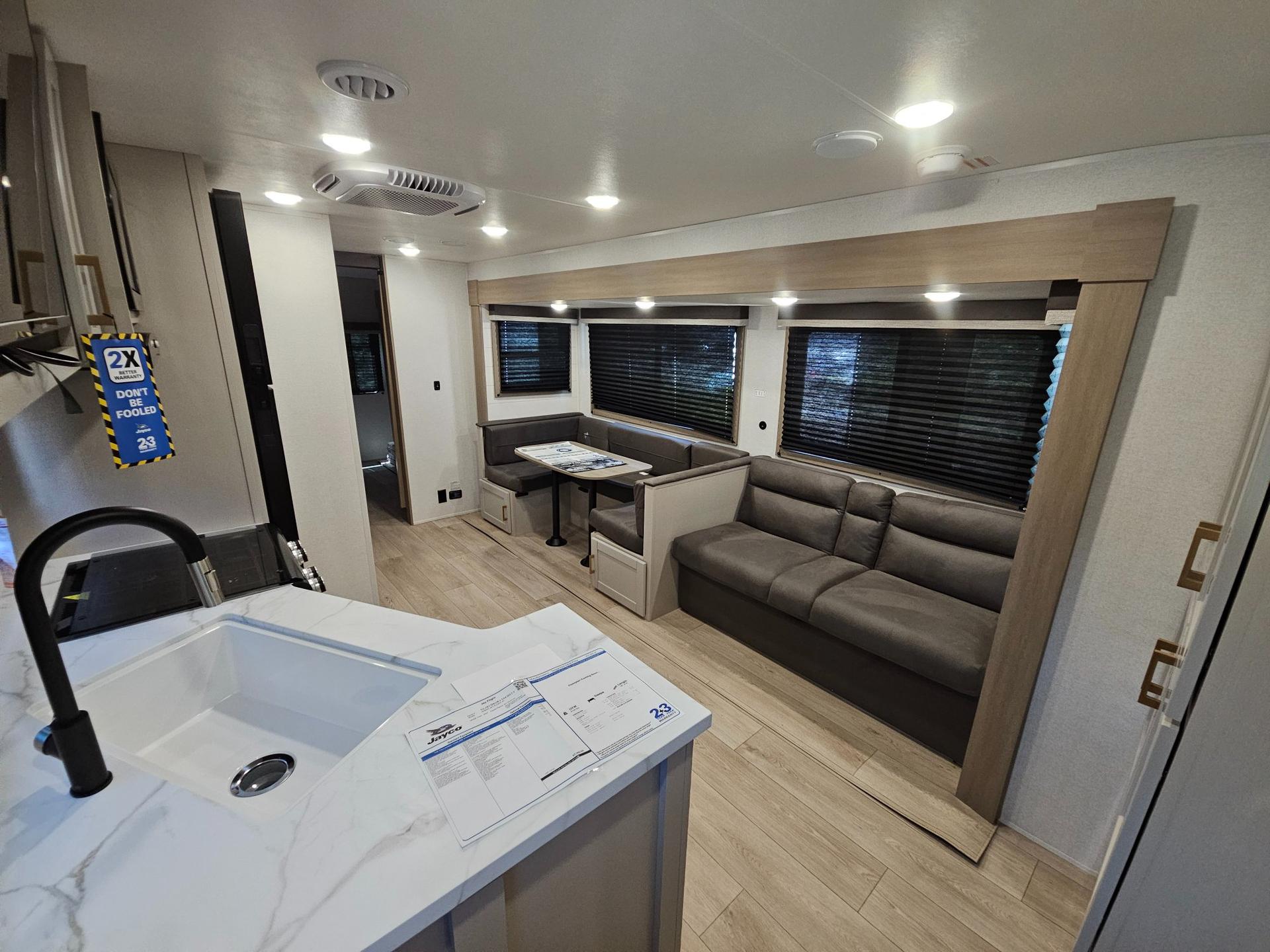 2027 Jayco 2027 Jayco Jay Flight - thumbnail 5