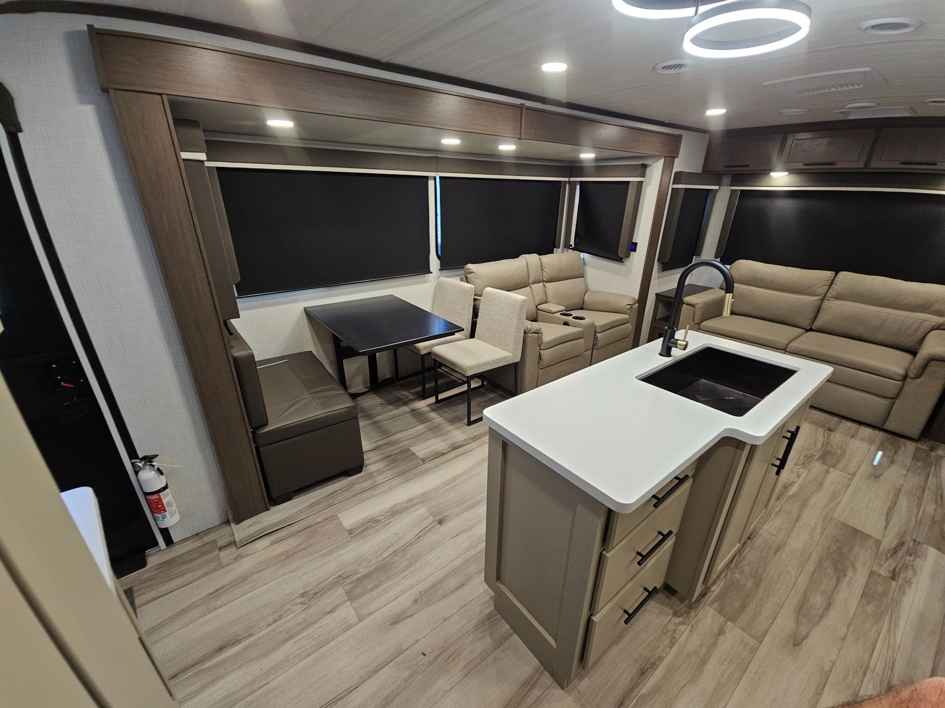 2027 Keystone RV 2027 Keystone RV Cougar Half-Ton - thumbnail 7