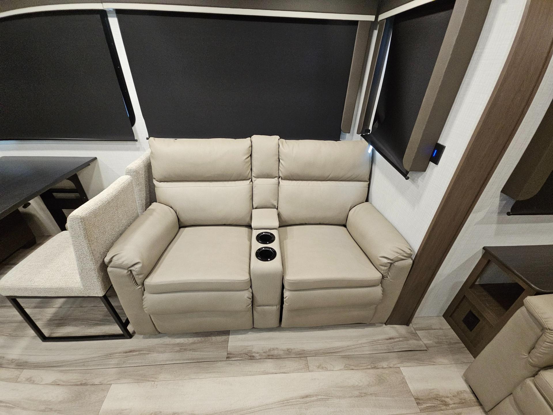 2027 Keystone RV 2027 Keystone RV Cougar Half-Ton - thumbnail 11