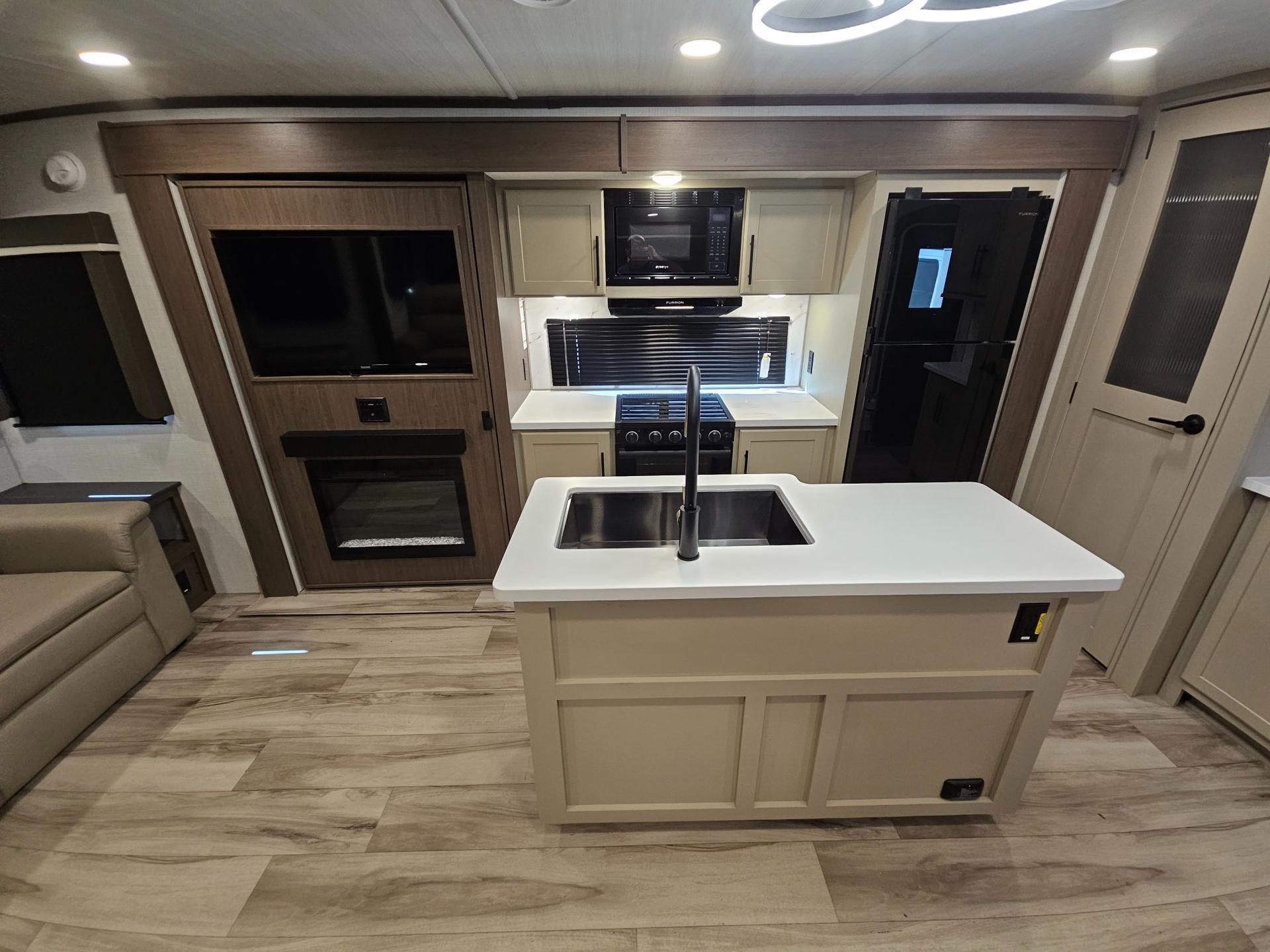 2027 Keystone RV 2027 Keystone RV Cougar Half-Ton - thumbnail 15