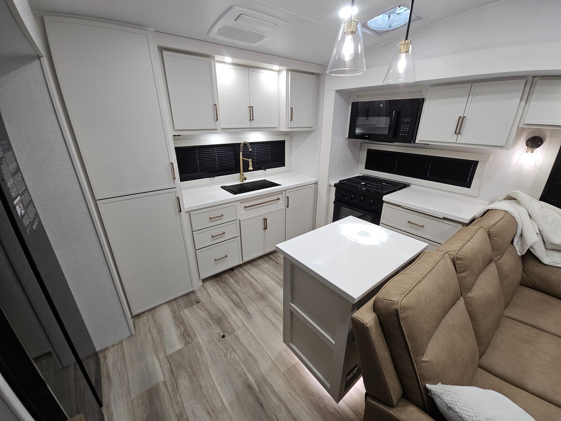 2027 Brinkley RV 2027 Brinkley RV Model Z - thumbnail 9