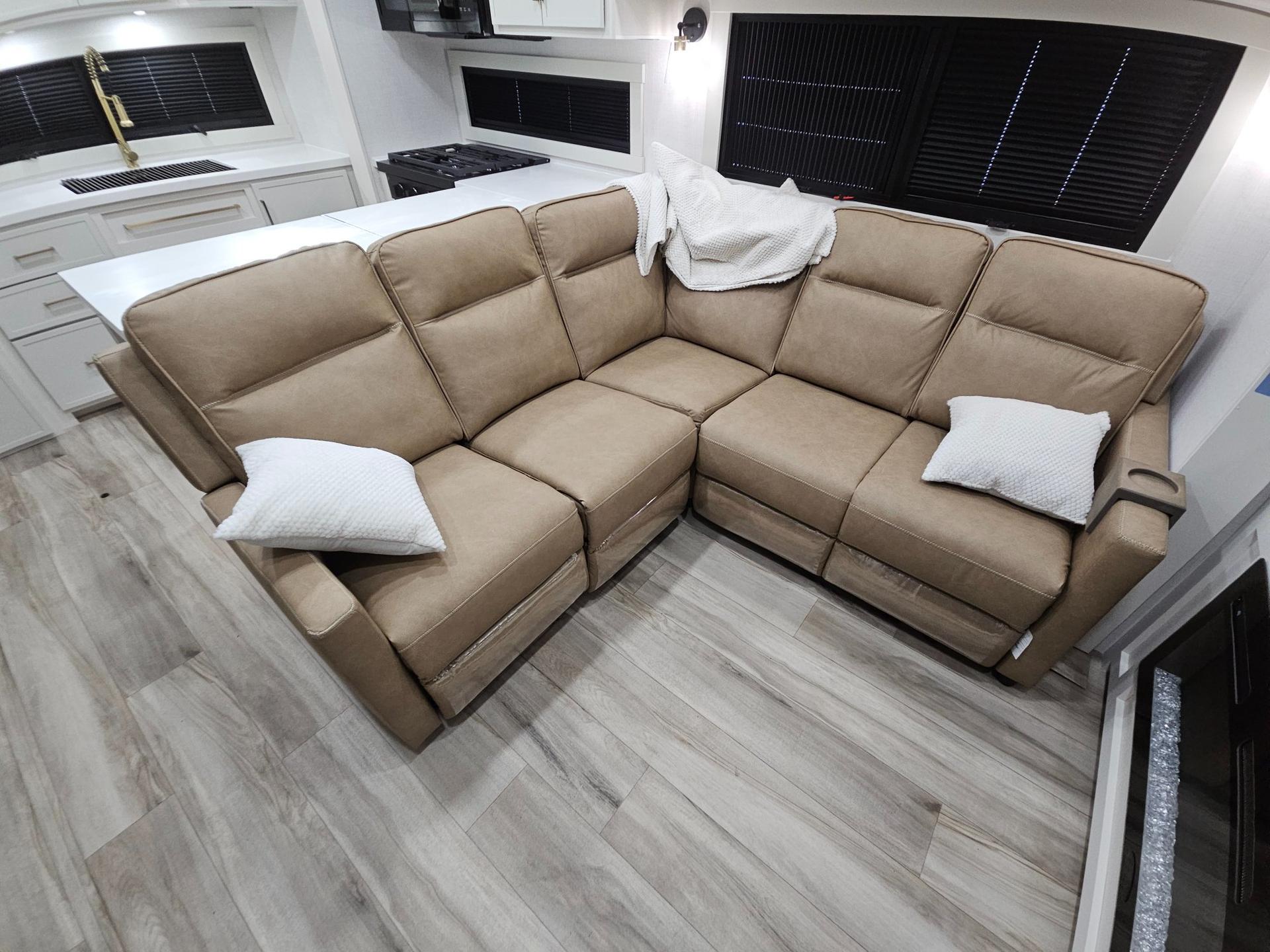 2027 Brinkley RV 2027 Brinkley RV Model Z - thumbnail 21