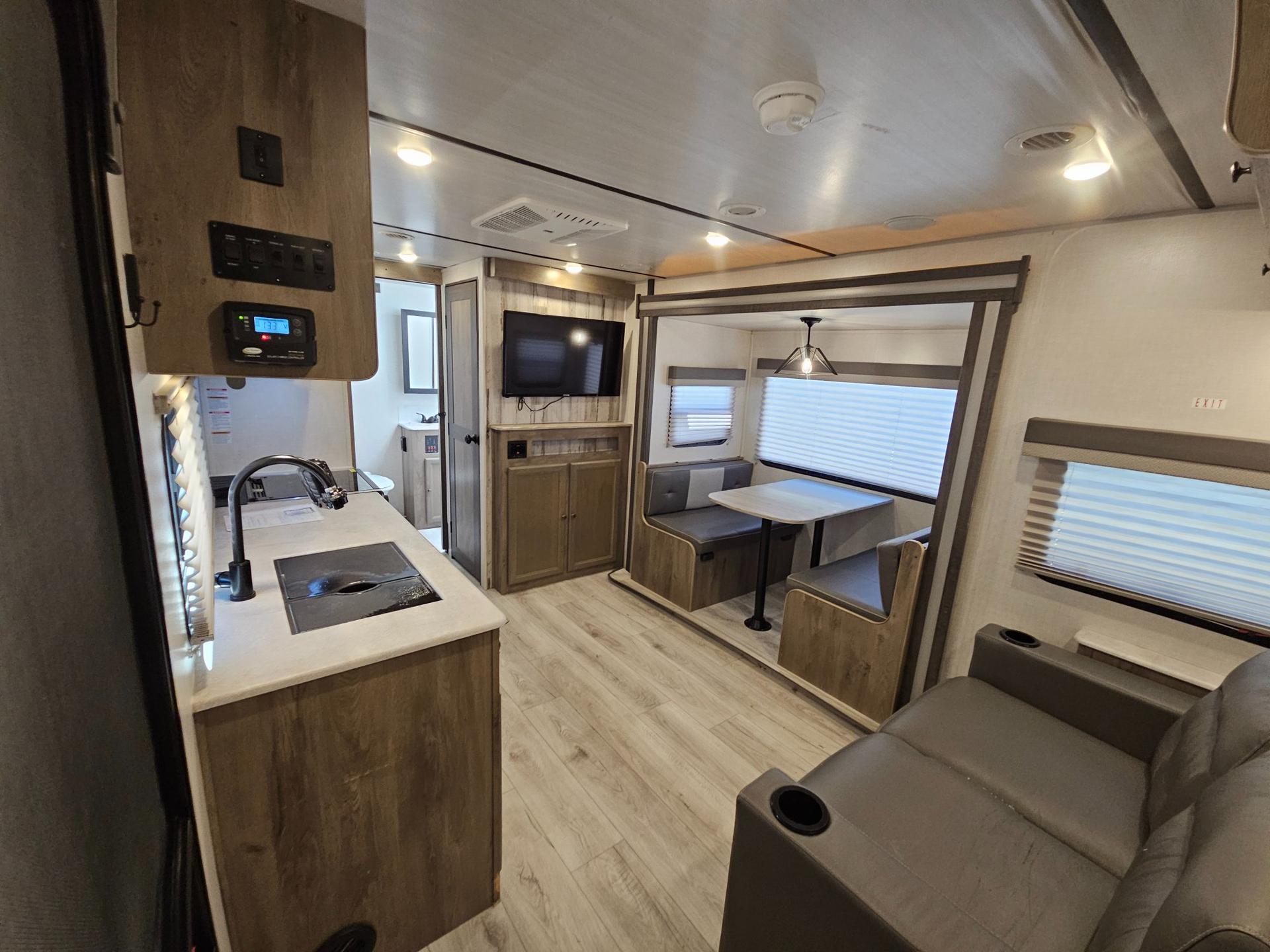 2022 Forest River RV 2022 Forest River RV Surveyor Legend - thumbnail 6