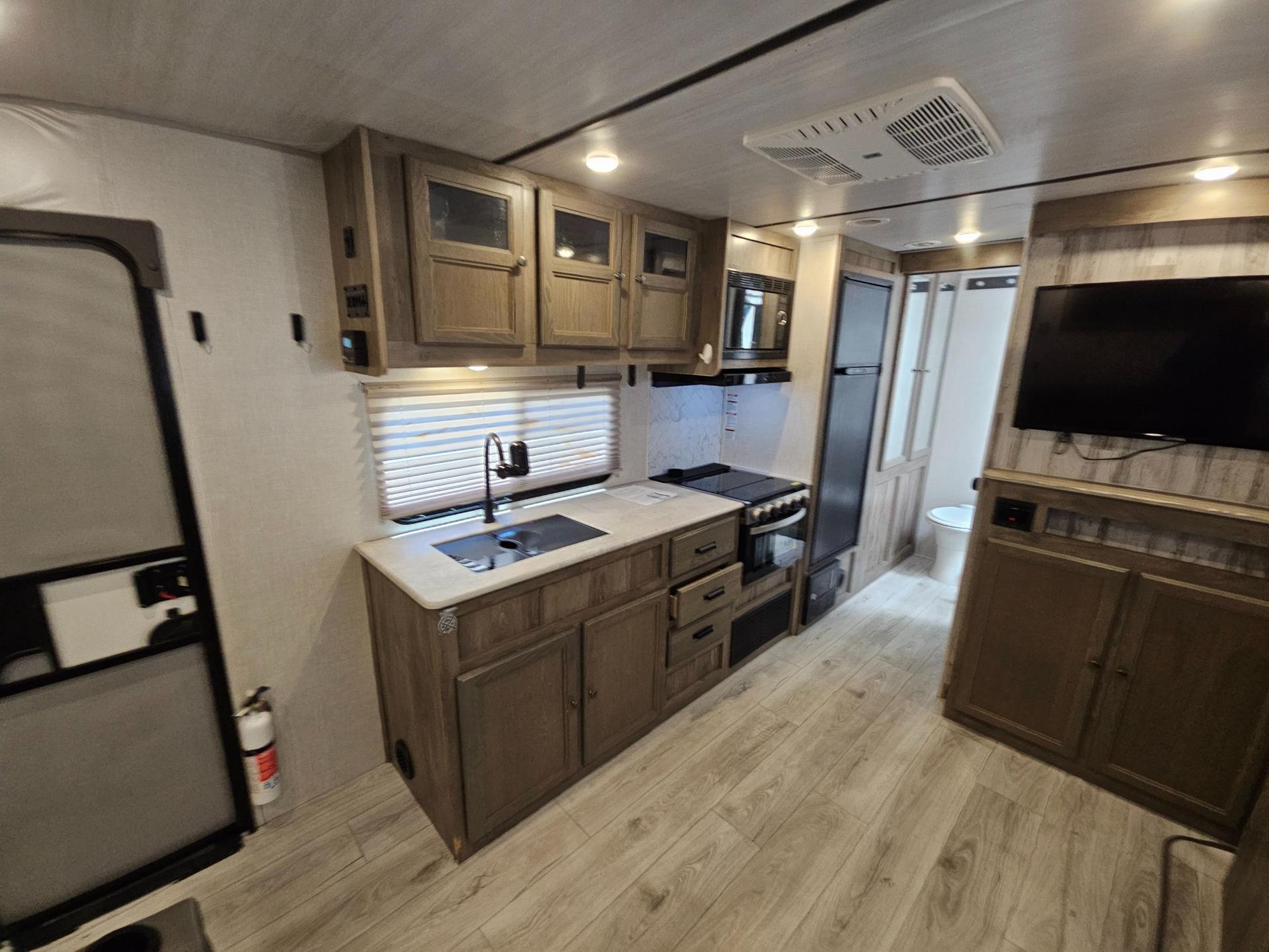 2022 Forest River RV 2022 Forest River RV Surveyor Legend - thumbnail 7