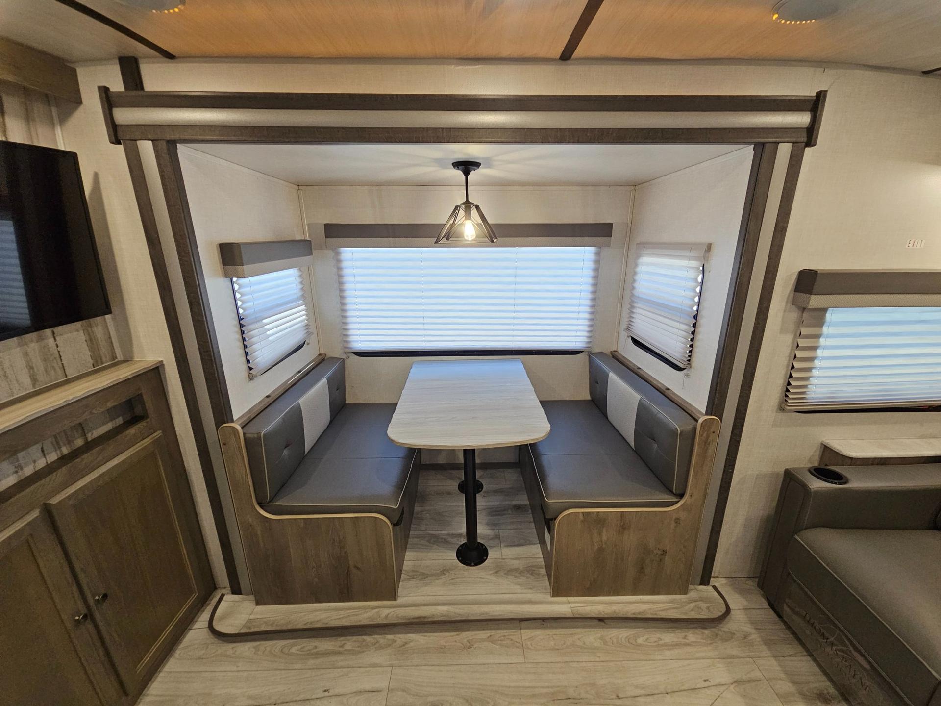 2022 Forest River RV 2022 Forest River RV Surveyor Legend - thumbnail 8
