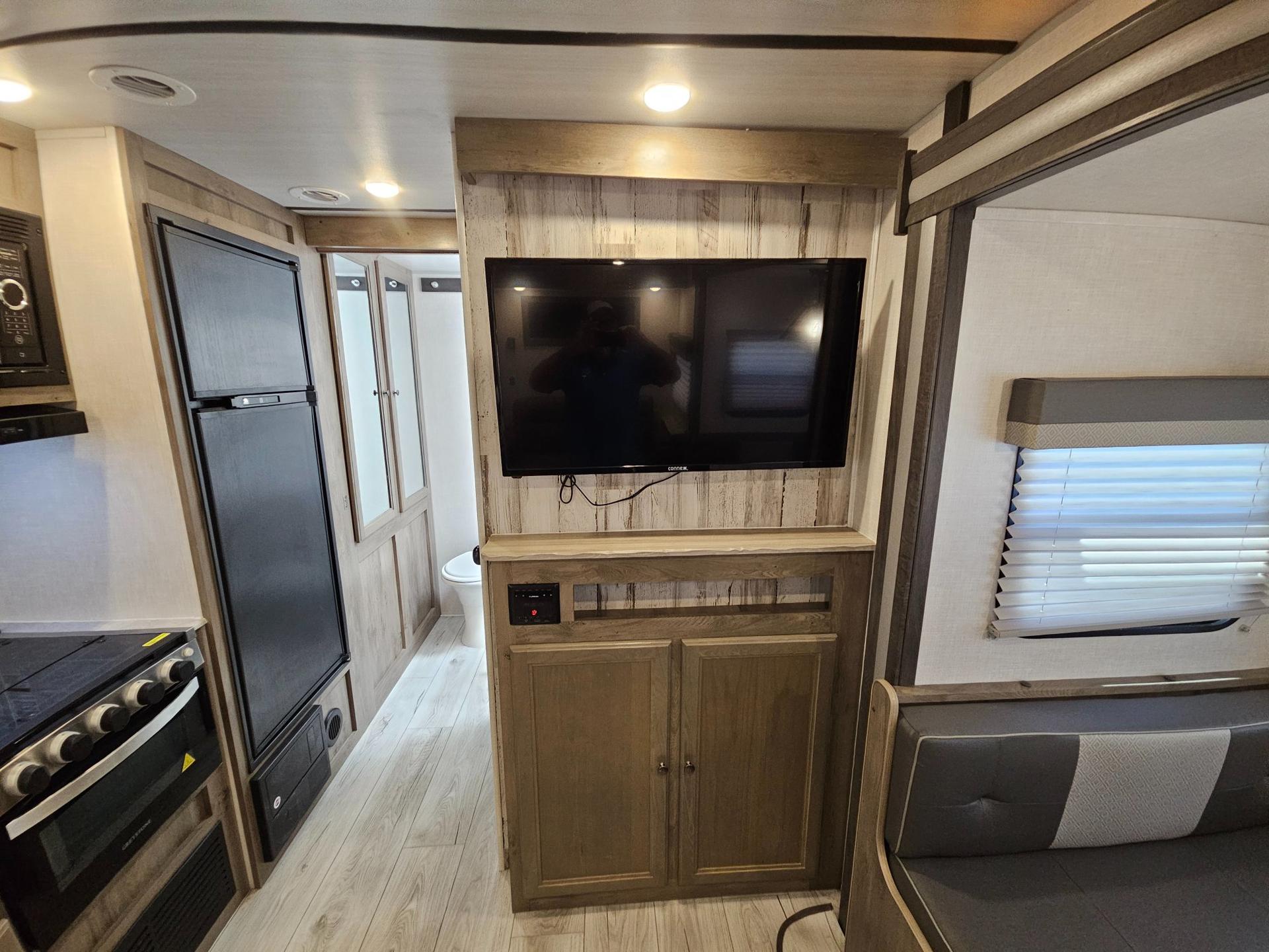 2022 Forest River RV 2022 Forest River RV Surveyor Legend - thumbnail 10