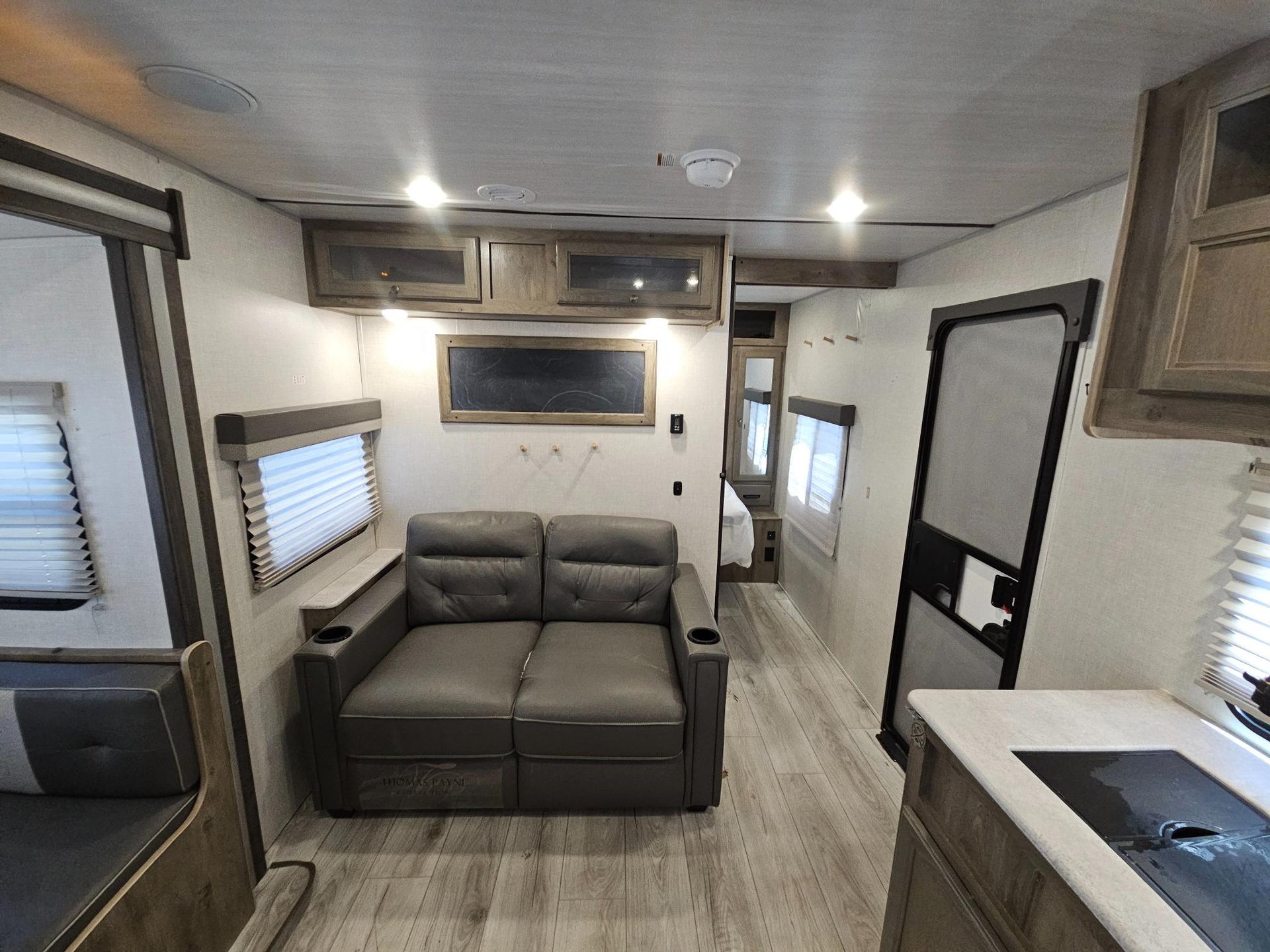 2022 Forest River RV 2022 Forest River RV Surveyor Legend - thumbnail 19