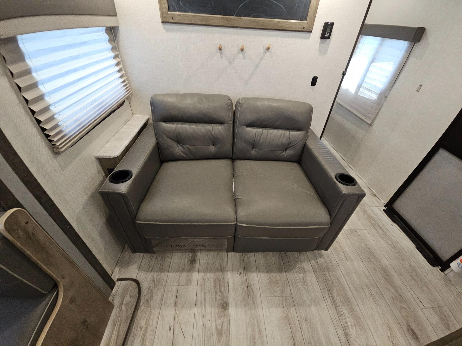2022 Forest River RV 2022 Forest River RV Surveyor Legend - thumbnail 20