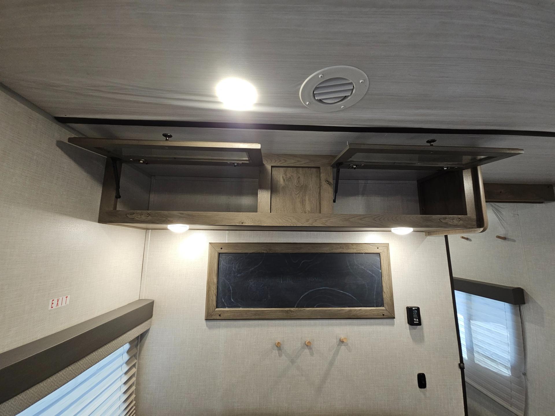 2022 Forest River RV 2022 Forest River RV Surveyor Legend - thumbnail 21