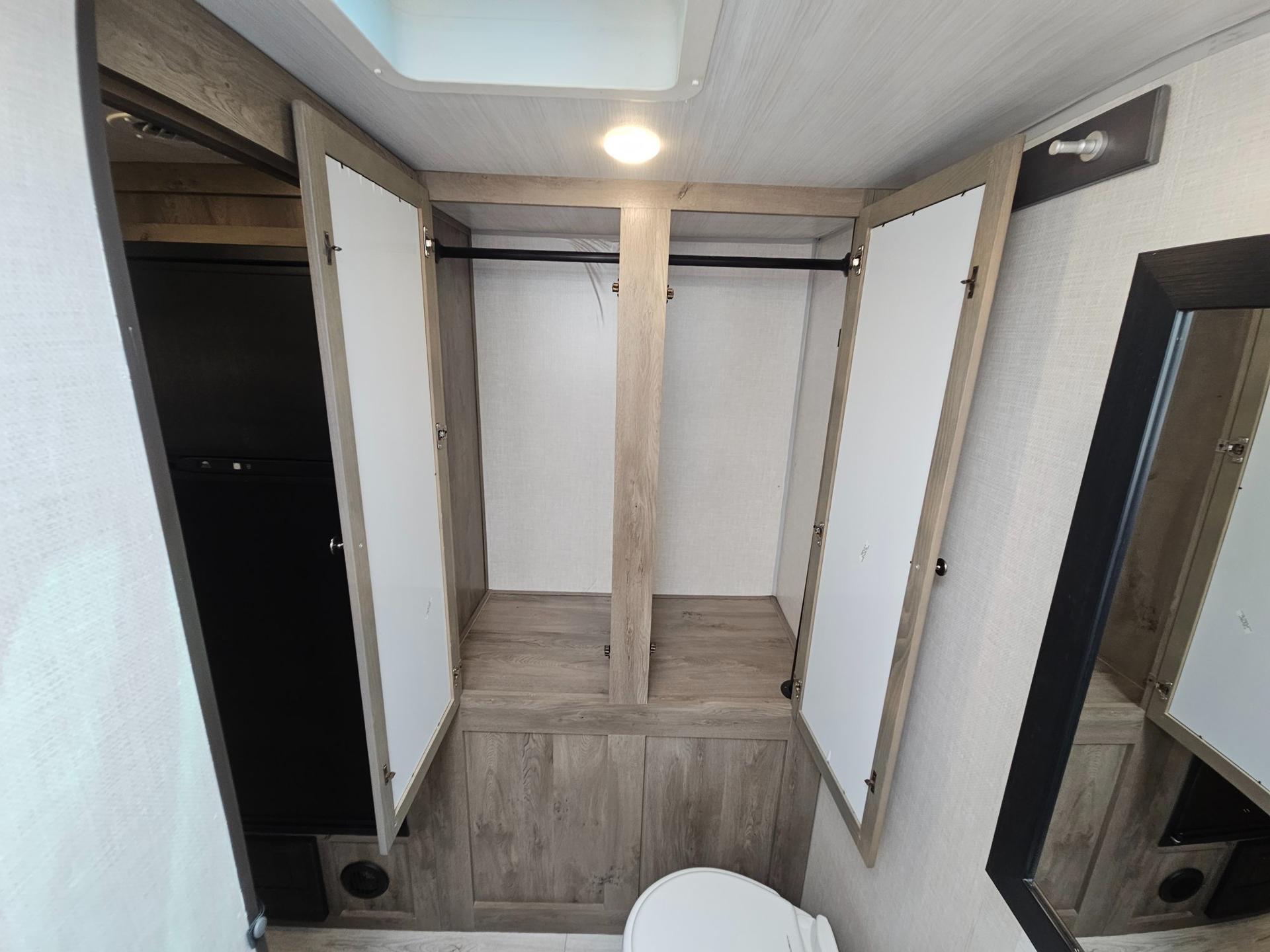 2022 Forest River RV 2022 Forest River RV Surveyor Legend - thumbnail 27