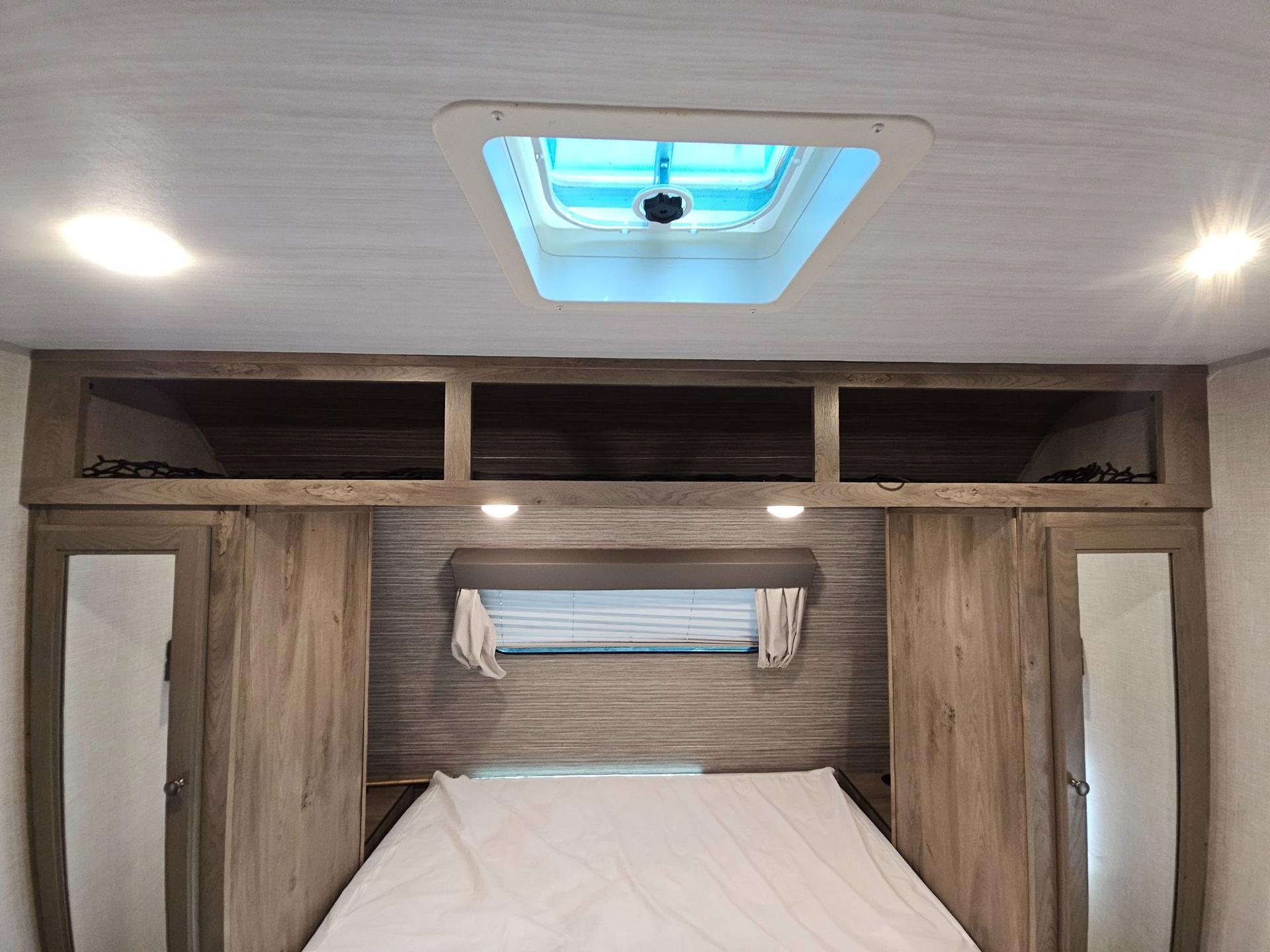 2022 Forest River RV 2022 Forest River RV Surveyor Legend - thumbnail 32