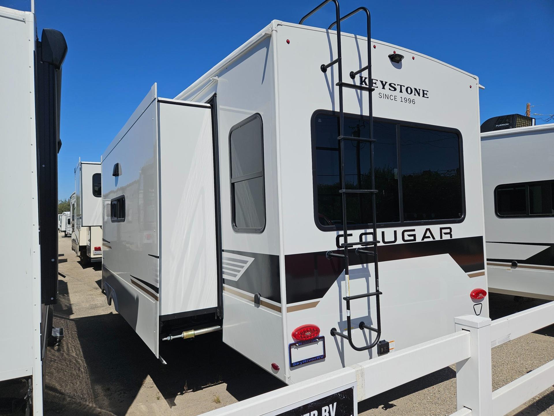 2027 Keystone RV 2027 Keystone RV Cougar - thumbnail 4