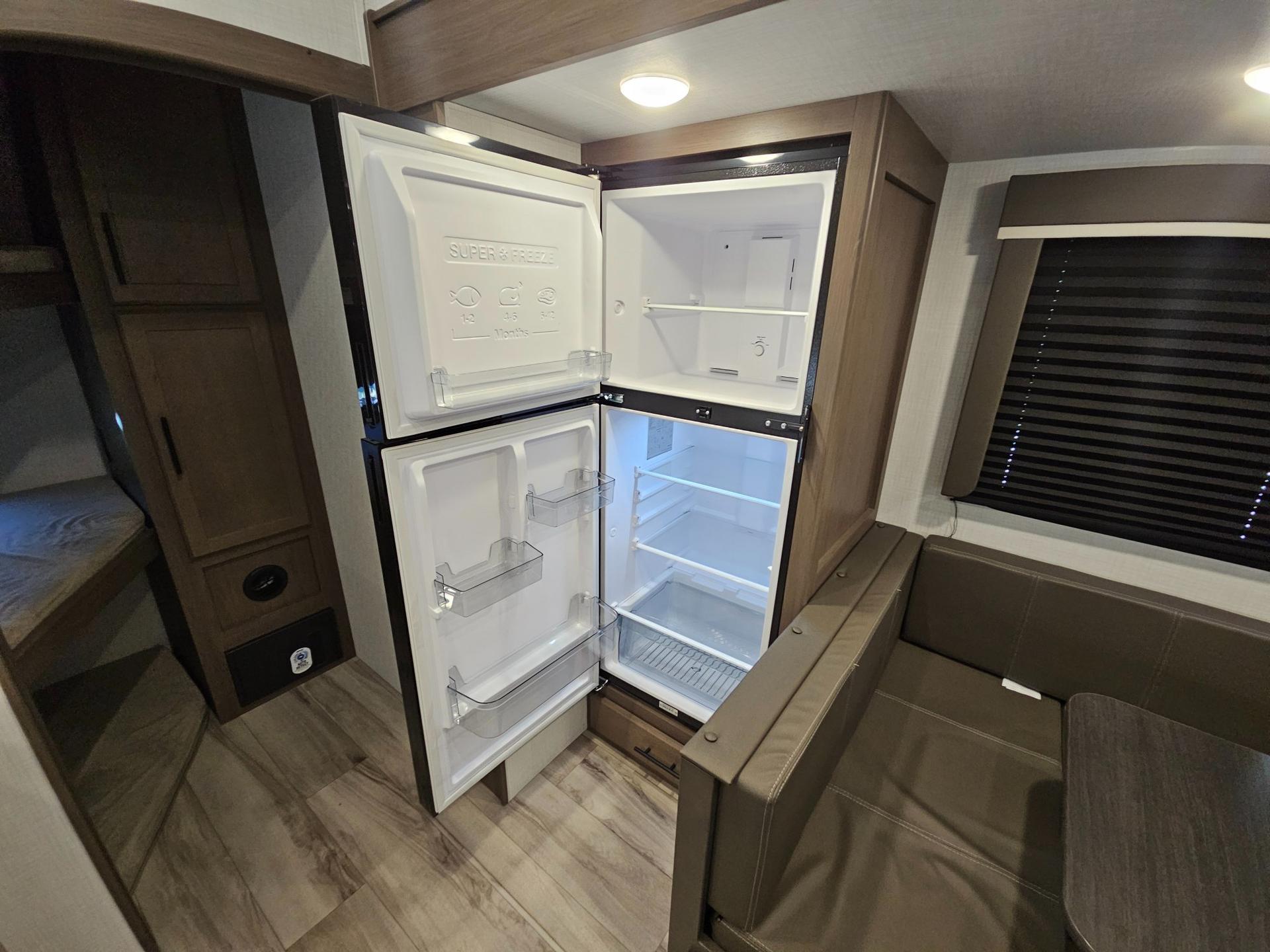 2027 Keystone RV 2027 Keystone RV Cougar Sport - thumbnail 11