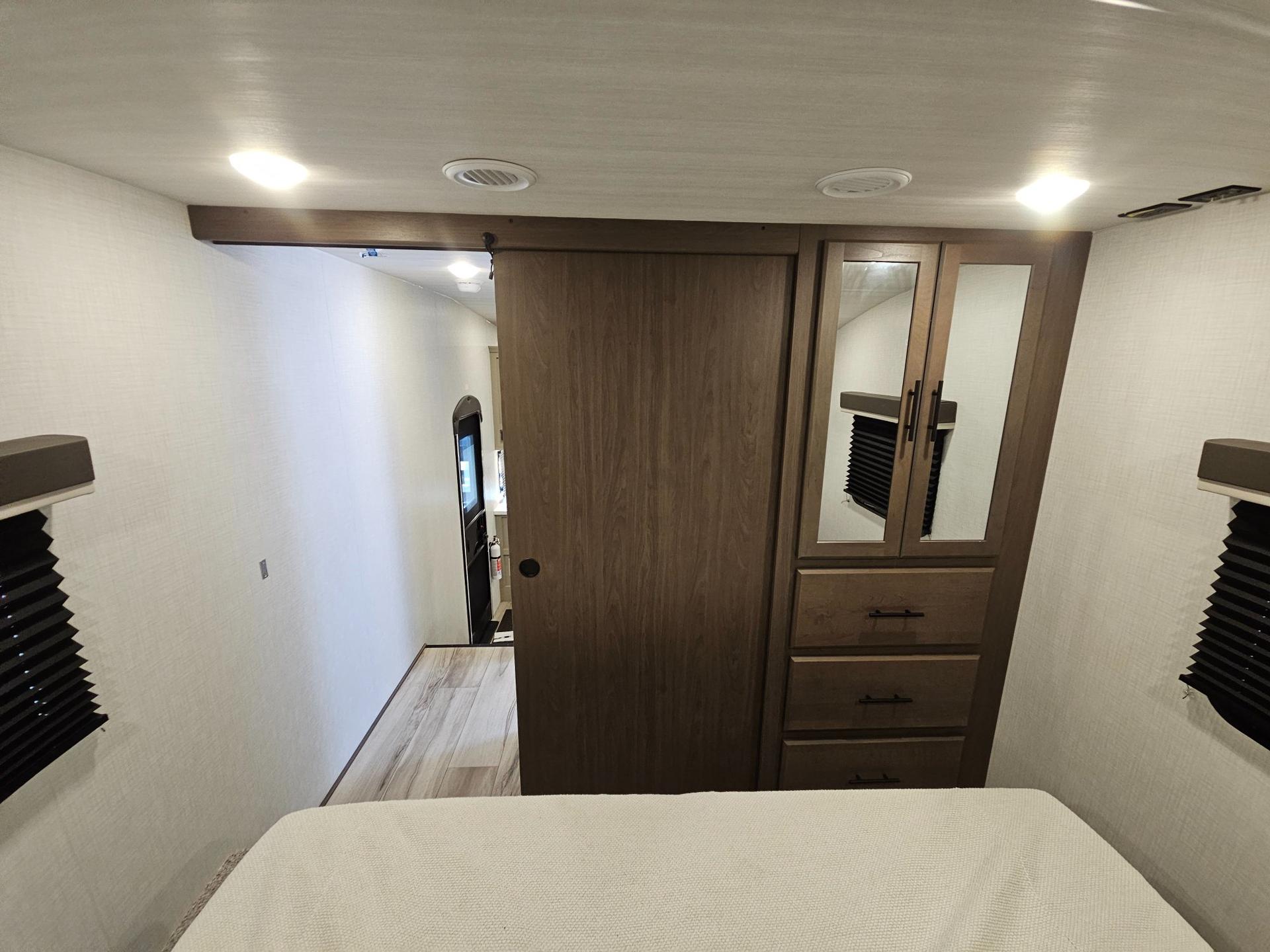 2027 Keystone RV 2027 Keystone RV Cougar Sport - thumbnail 43