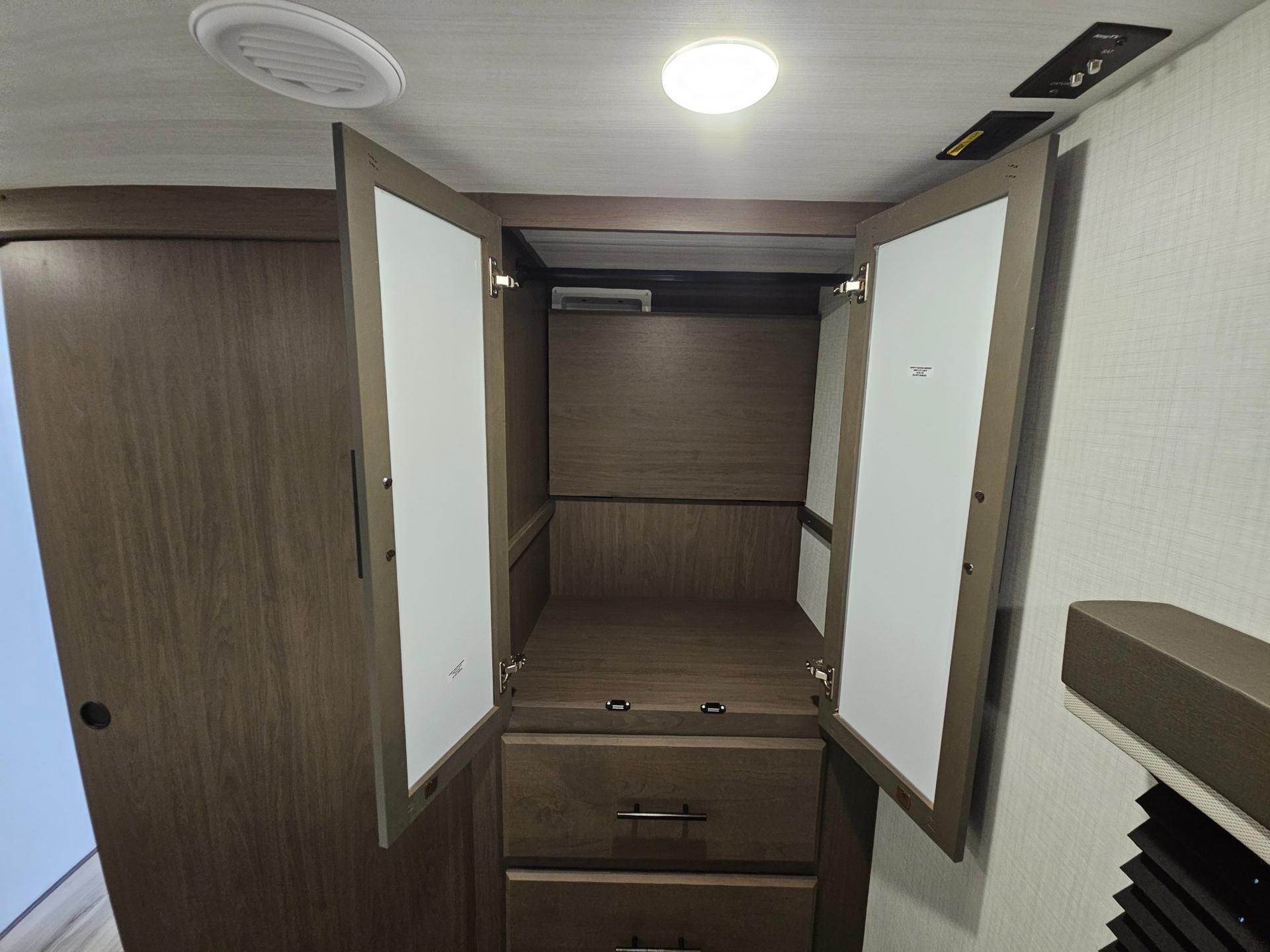 2027 Keystone RV 2027 Keystone RV Cougar Sport - thumbnail 44