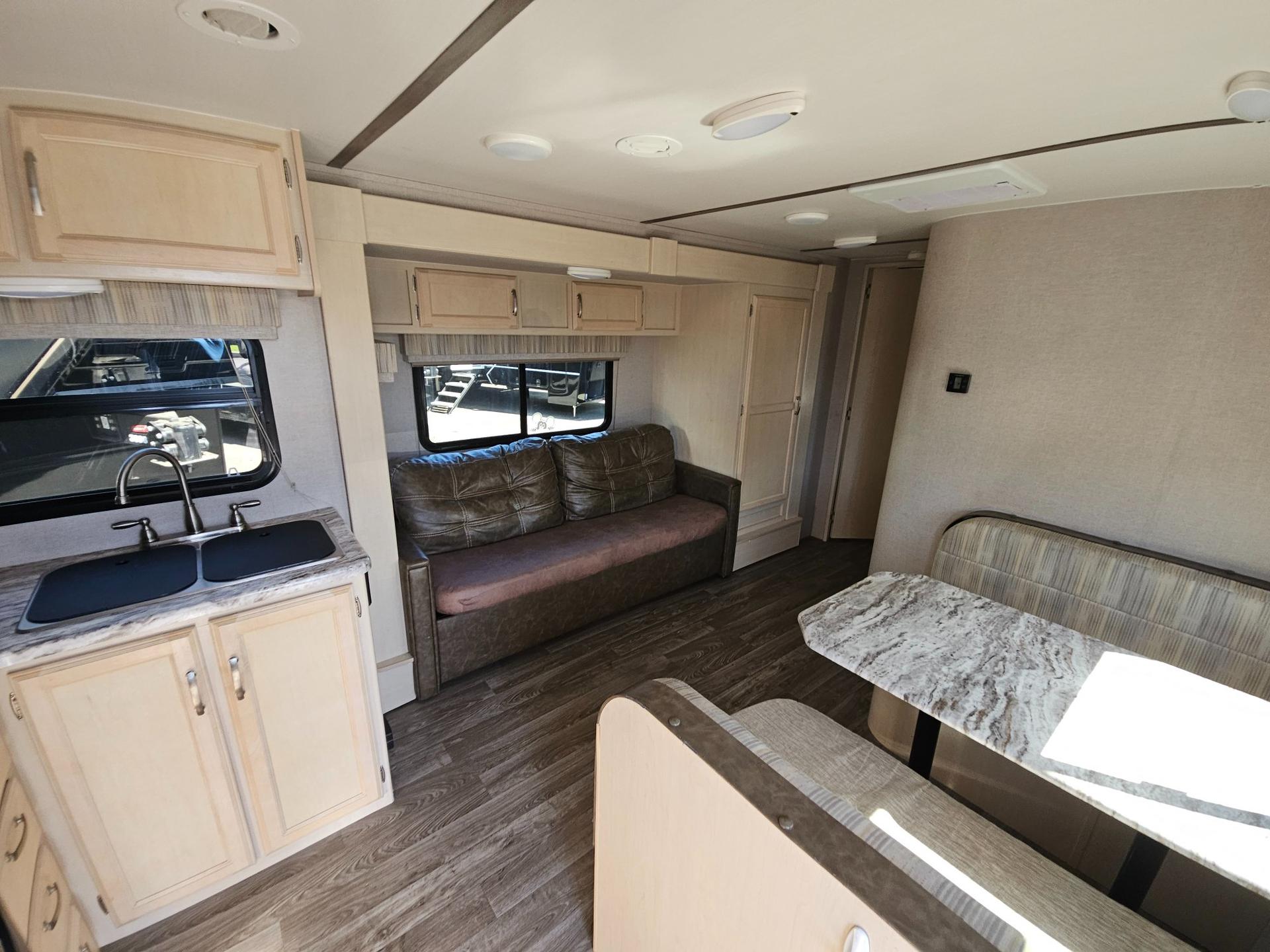 2019 Winnebago 2019 Winnebago Minnie - thumbnail 5