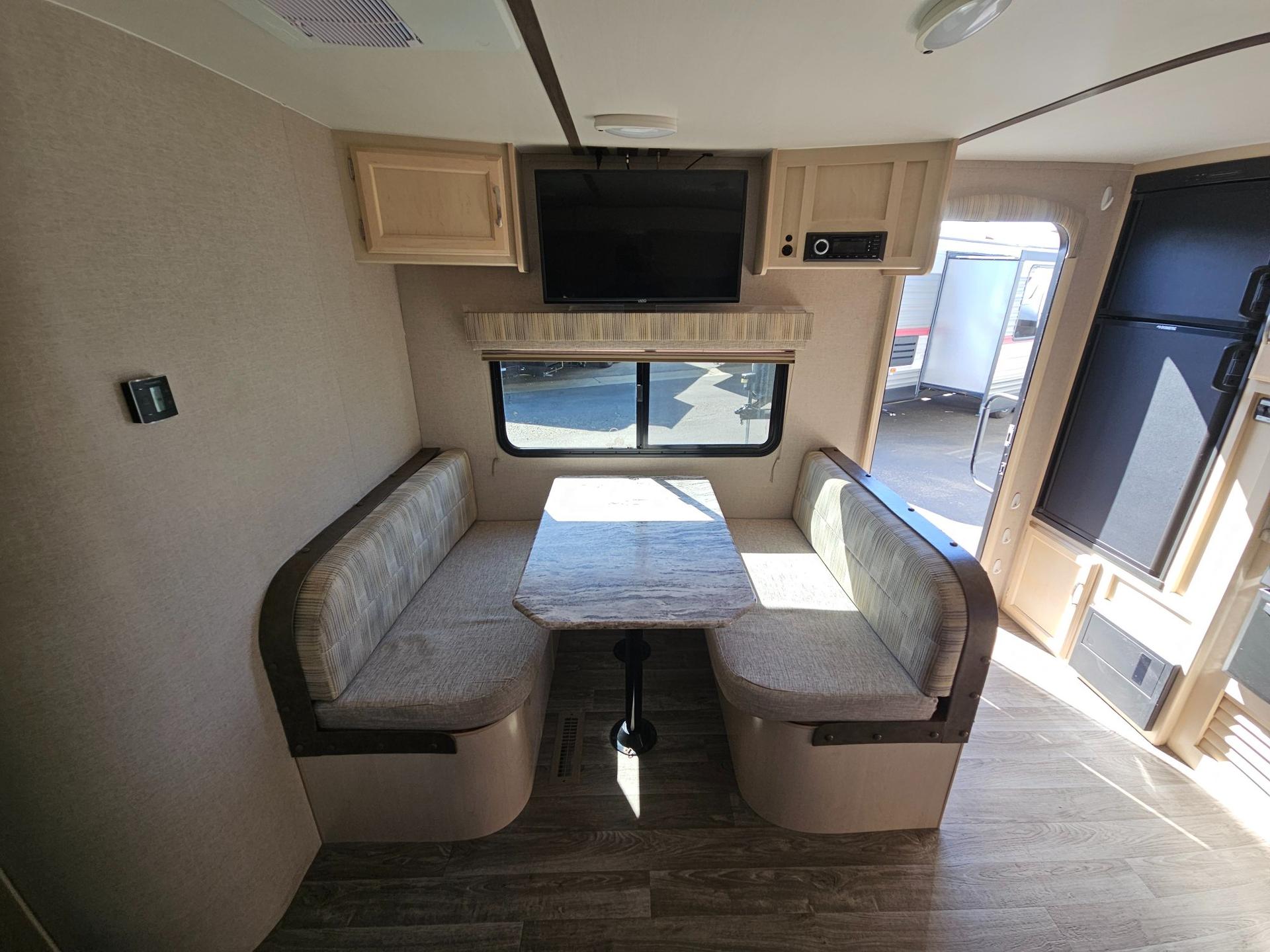 2019 Winnebago 2019 Winnebago Minnie - thumbnail 10