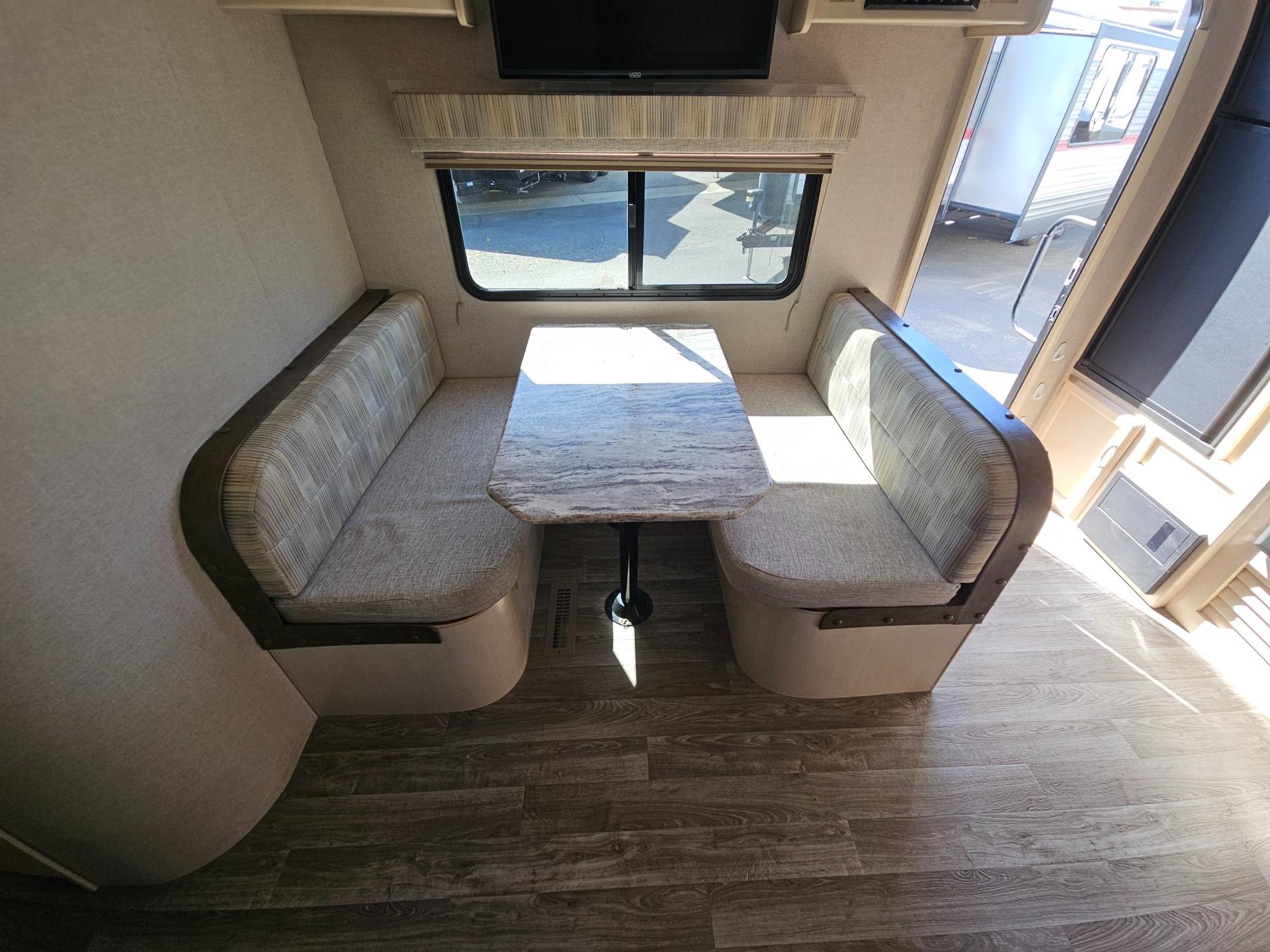 2019 Winnebago 2019 Winnebago Minnie - thumbnail 11