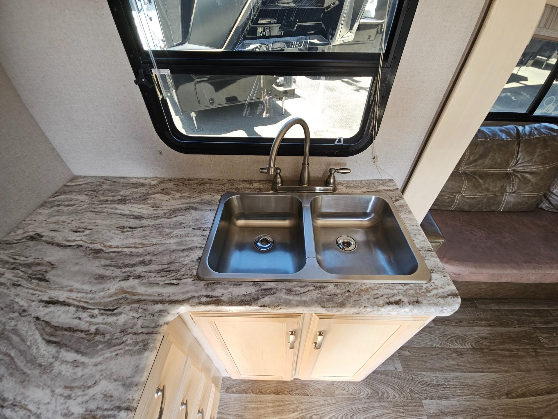2019 Winnebago 2019 Winnebago Minnie - thumbnail 16