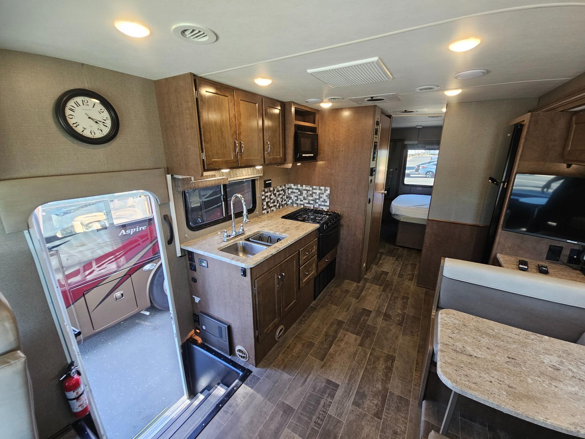 2020 Winnebago 2020 Winnebago Intent - thumbnail 7