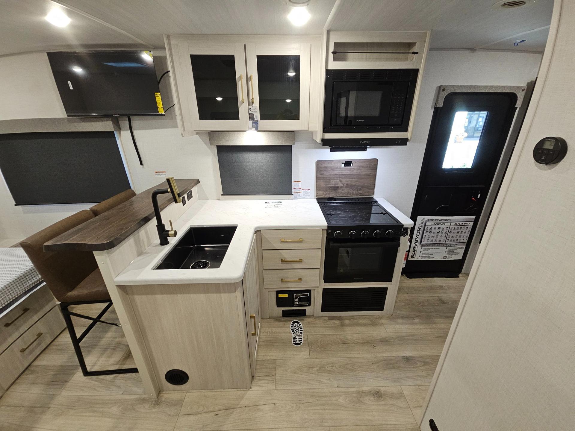 2027 Forest River RV 2027 Forest River RV Surveyor Legend - thumbnail 14