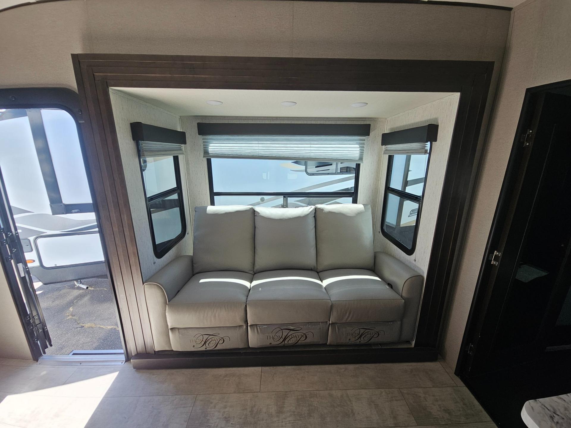 2023 Grand Design 2023 Grand Design Momentum G-Class - thumbnail 7