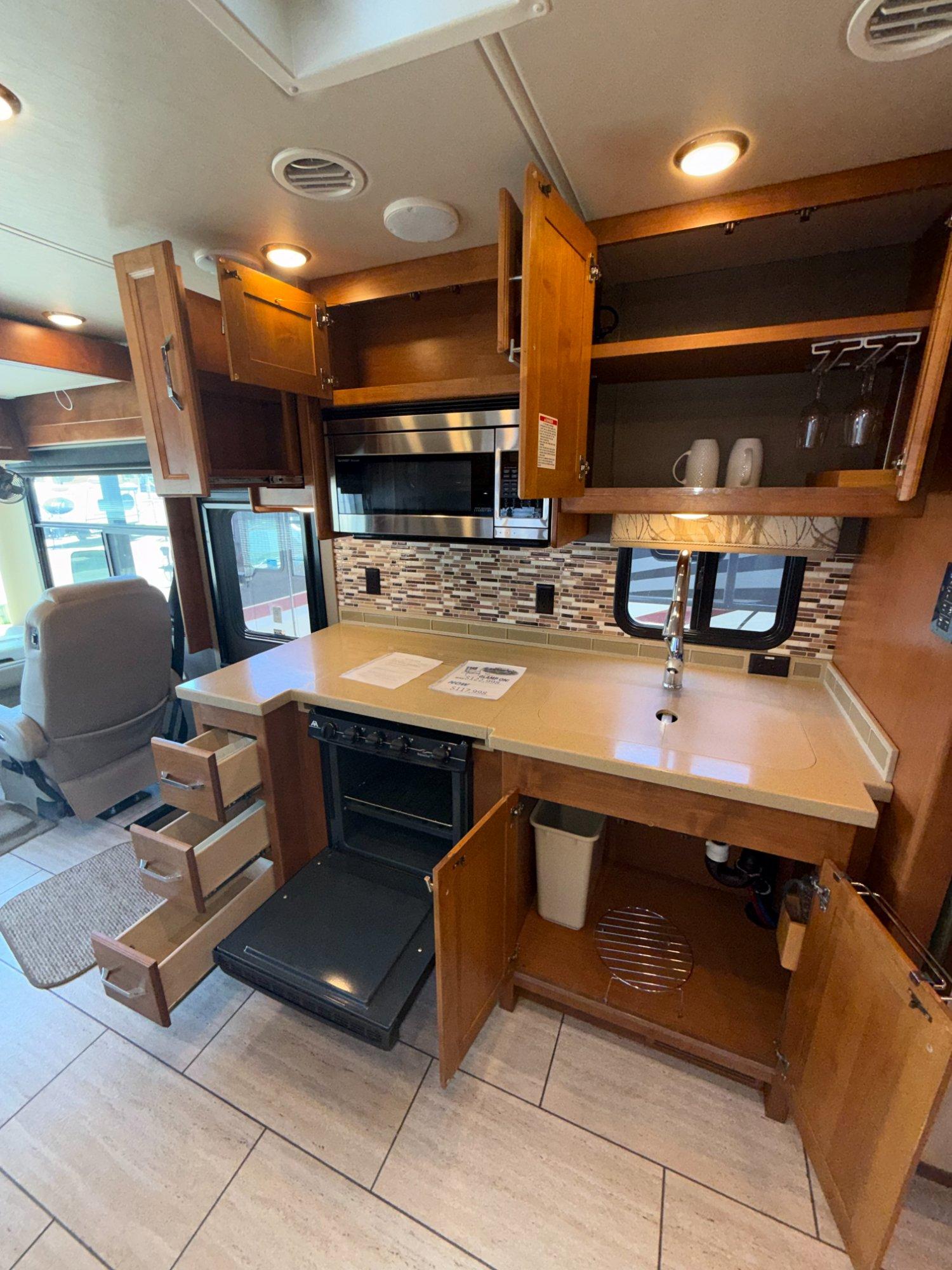 2018 Tiffin Motor Coach 2018 Tiffin Motor Coach Allegro Open Road - thumbnail 13