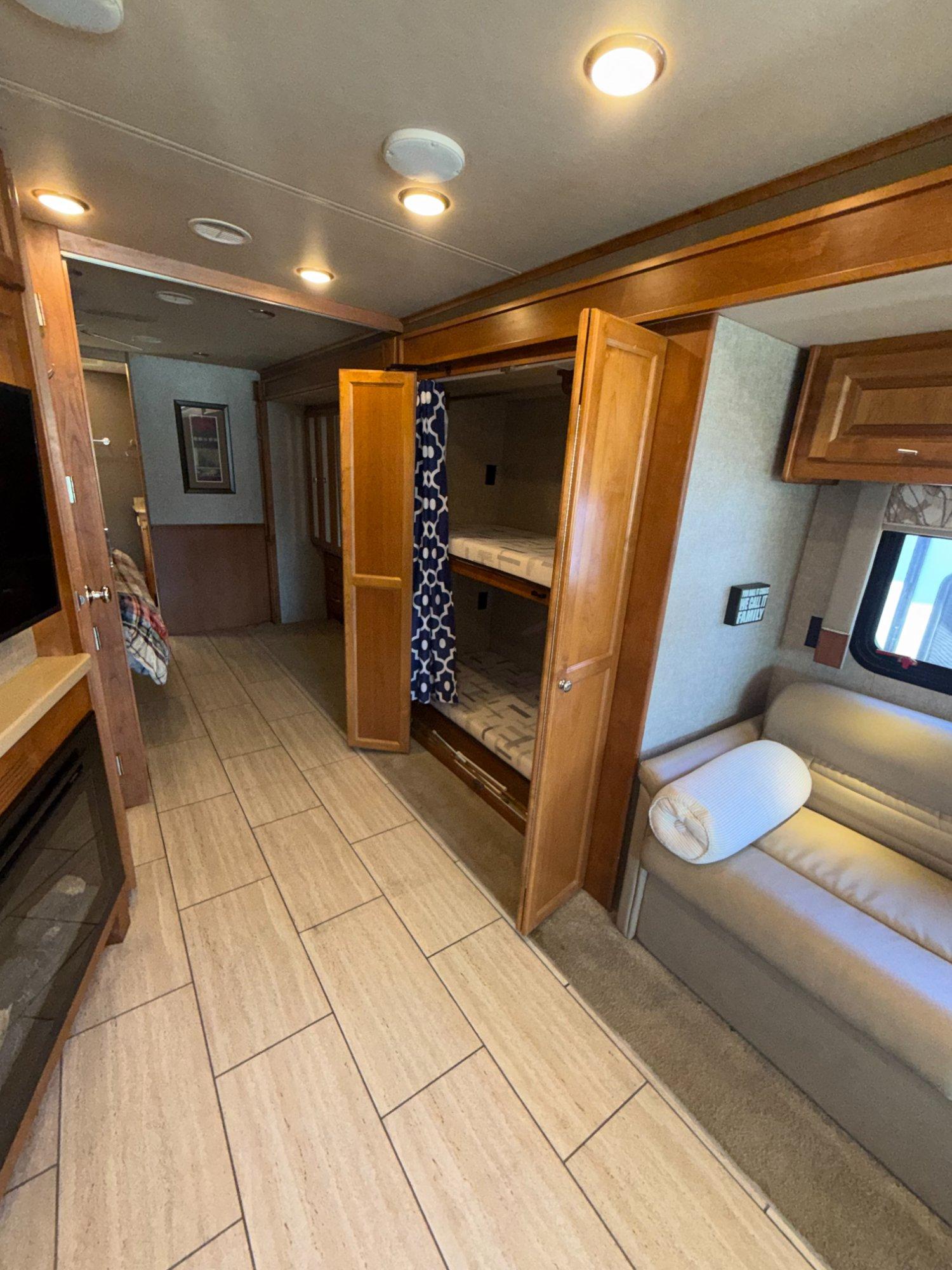 2018 Tiffin Motor Coach 2018 Tiffin Motor Coach Allegro Open Road - thumbnail 15