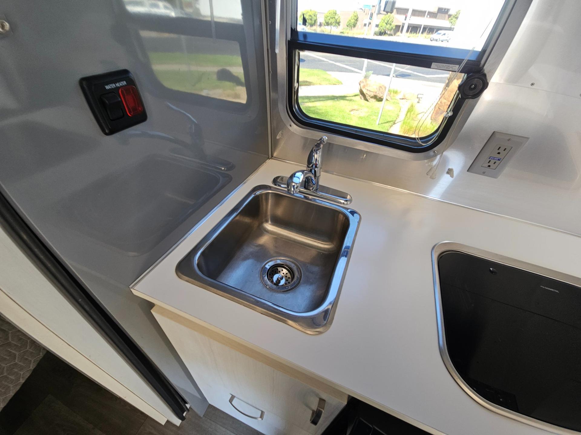 2020 Airstream 2020 Airstream Flying Cloud - thumbnail 48